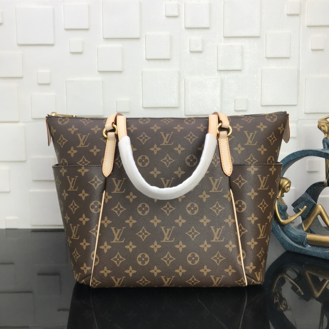 LV Shoulder bag M56689
