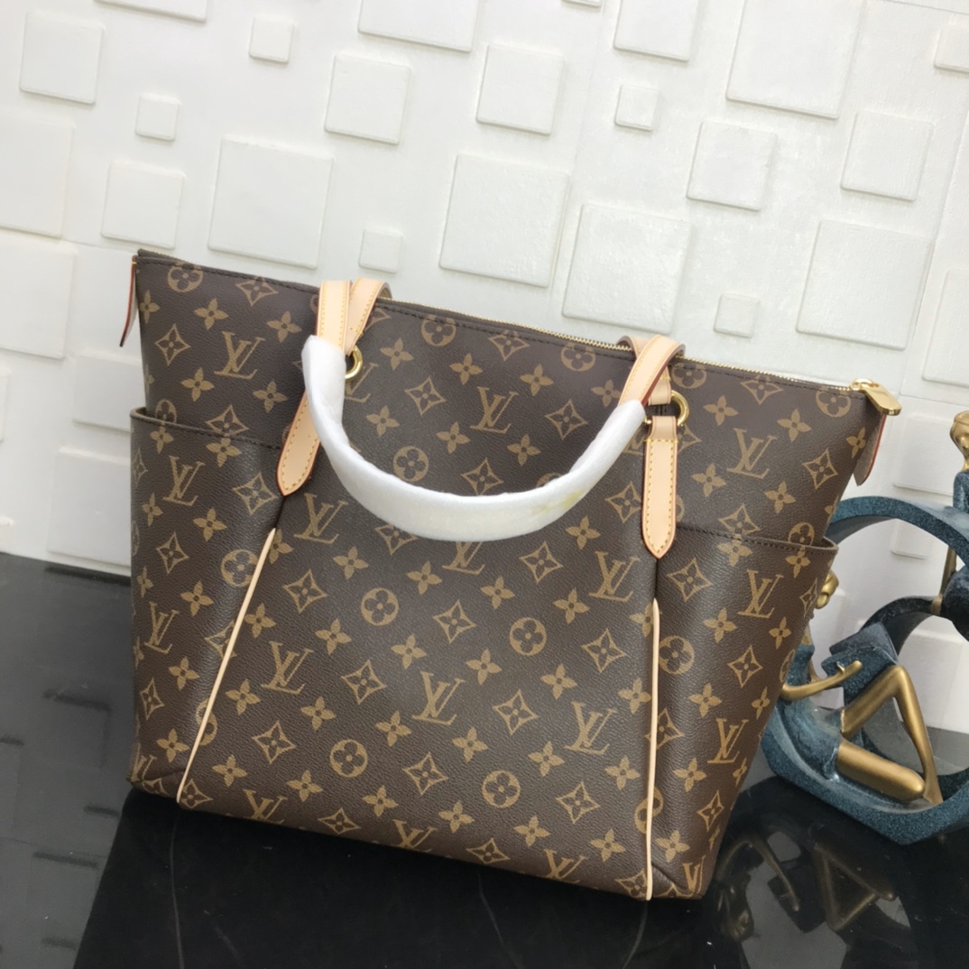 LV Shoulder bag M56689