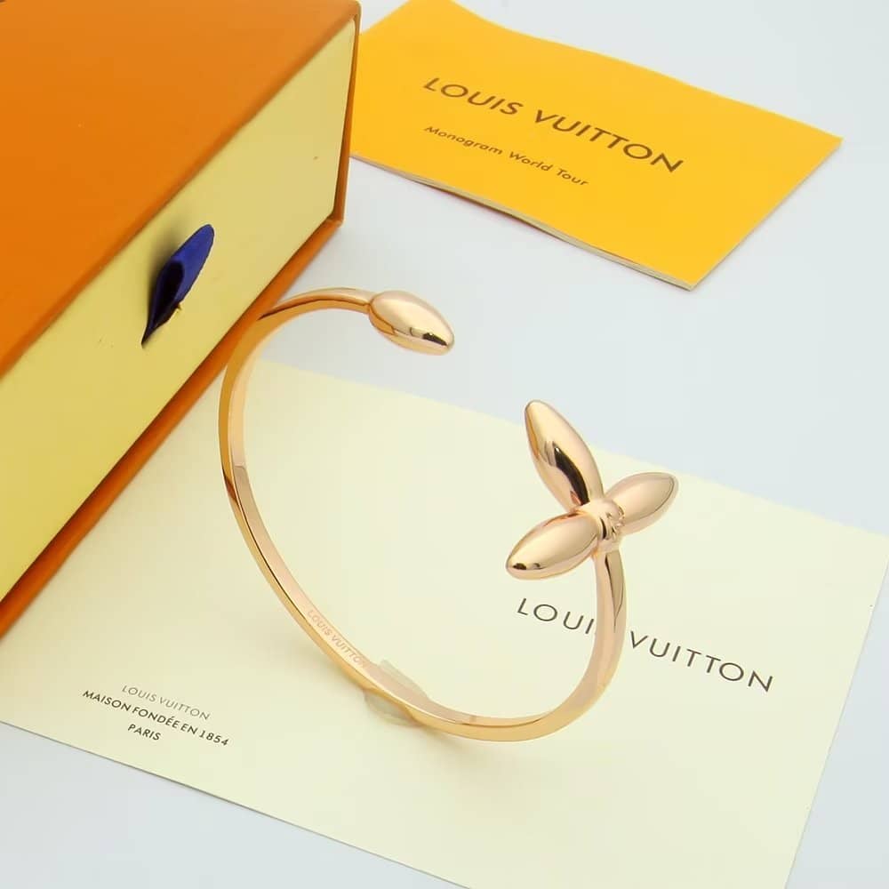 Knockoff Louis Vuitton Logo Bracelet
