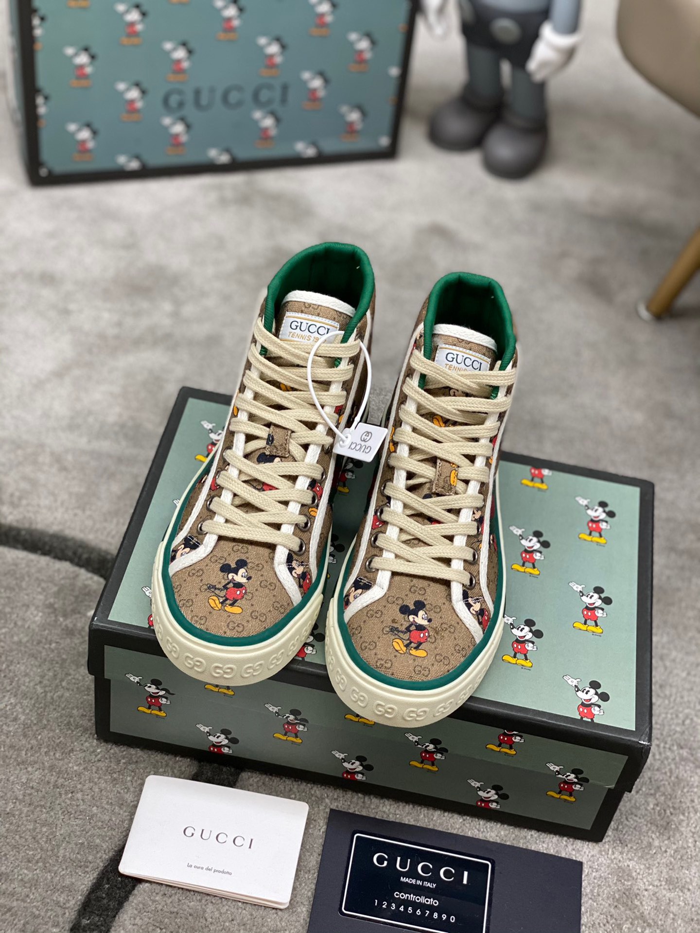 Gucci shoe220