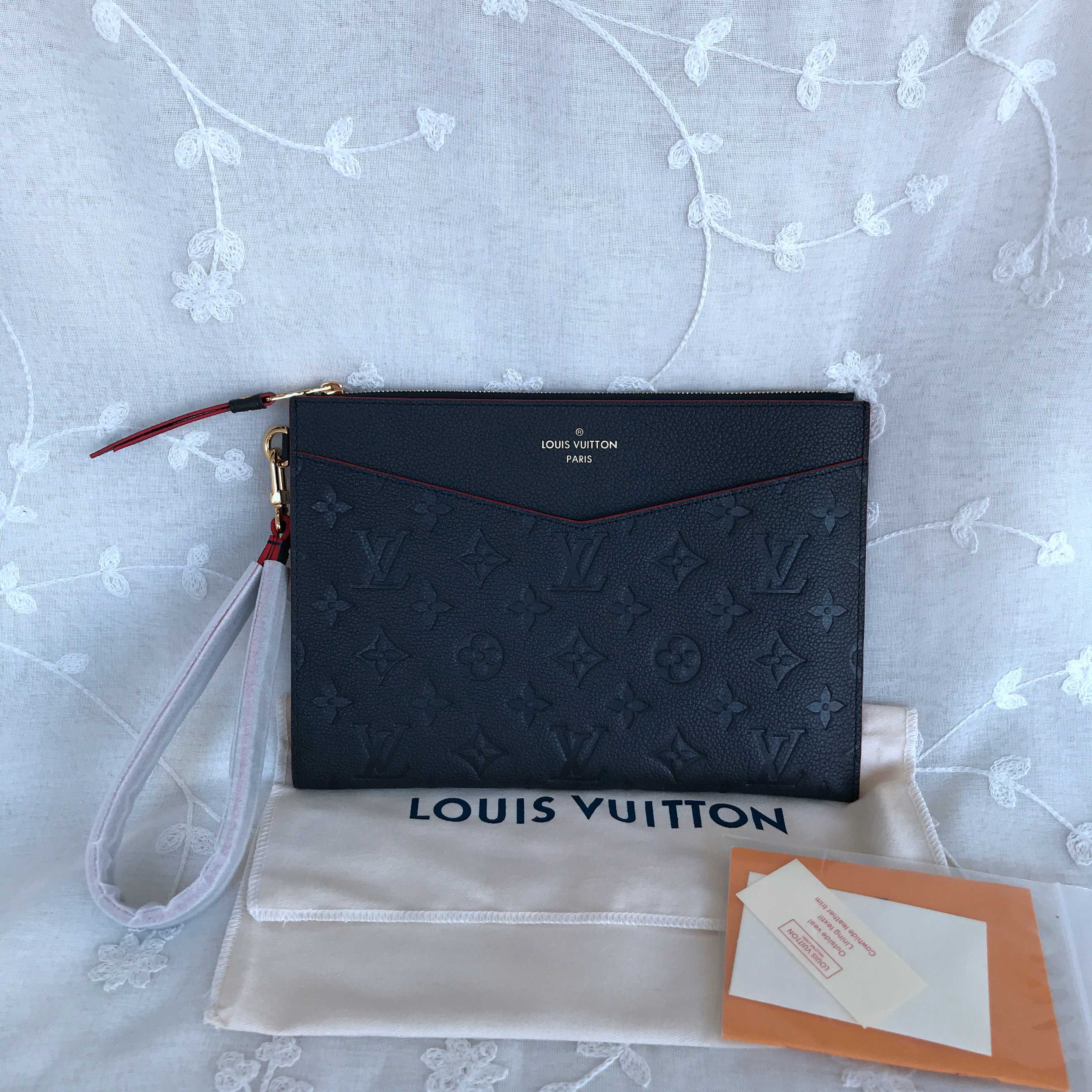 LV MÉLANIE MEDIUM CLUTCH M68705