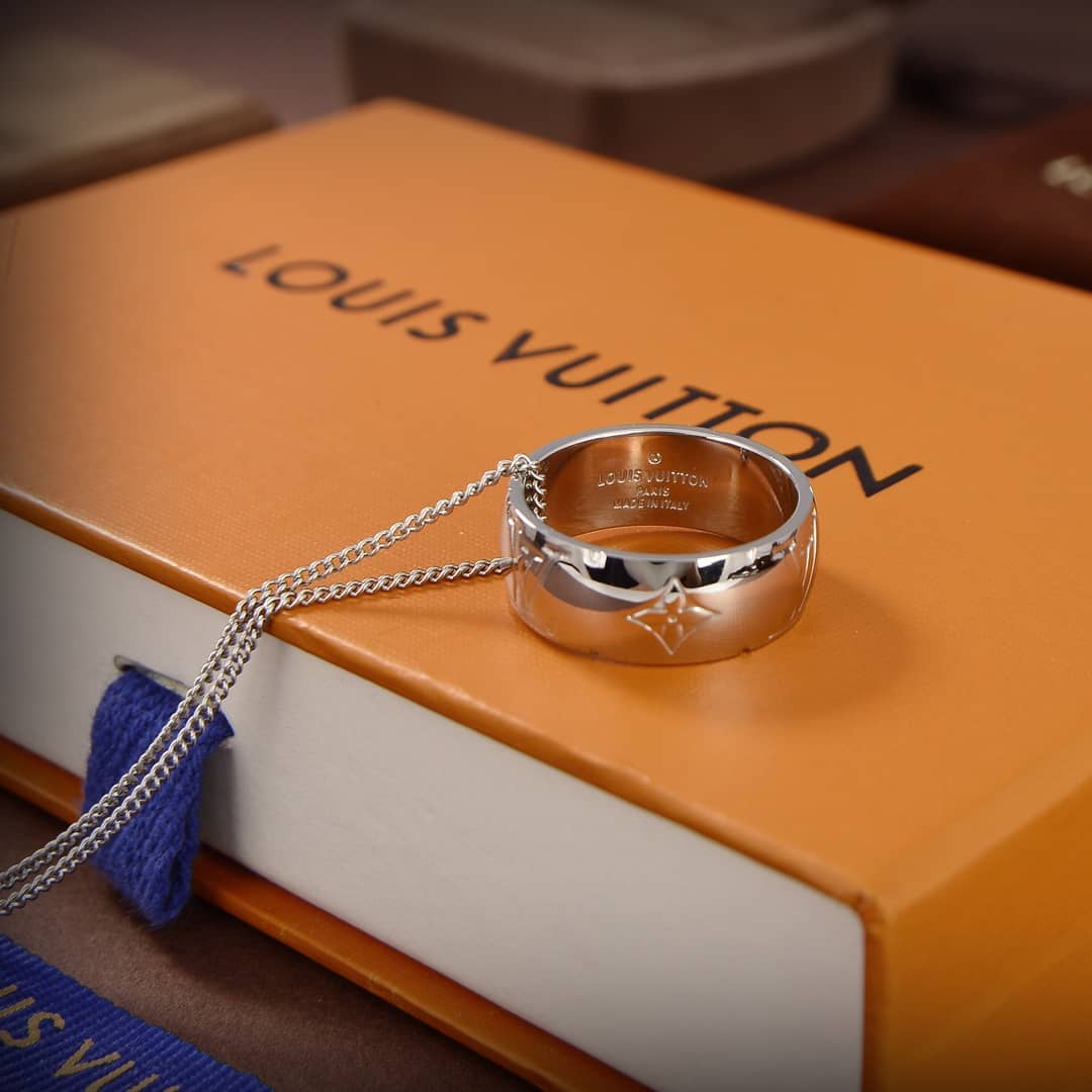 Louis Vuitton Imitation Designer Necklace Wholesale