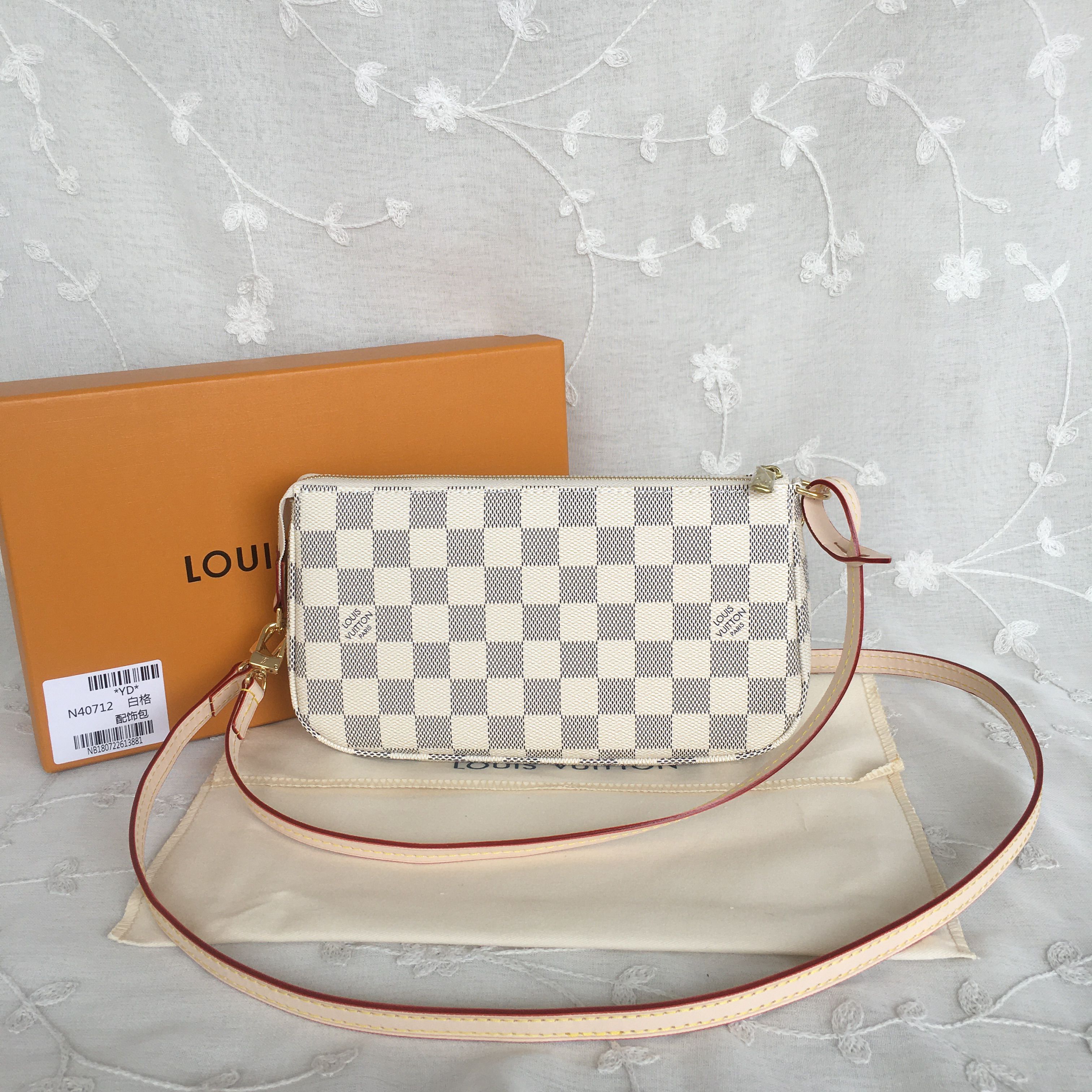 LV POCHETTE ACCESSOIRES N41207