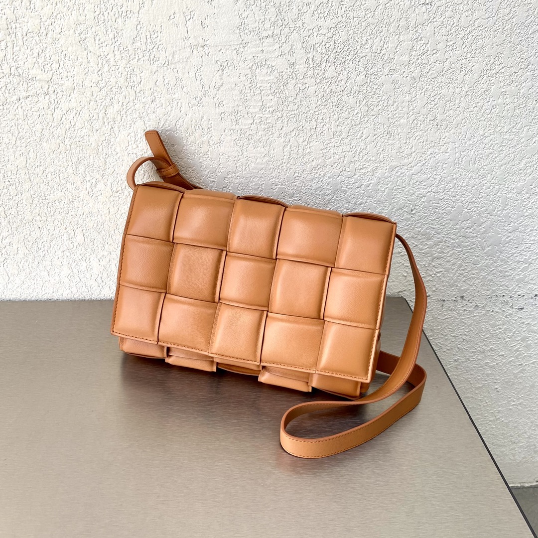 BOTTEGA VENETA THE CHAIN CASSETTE