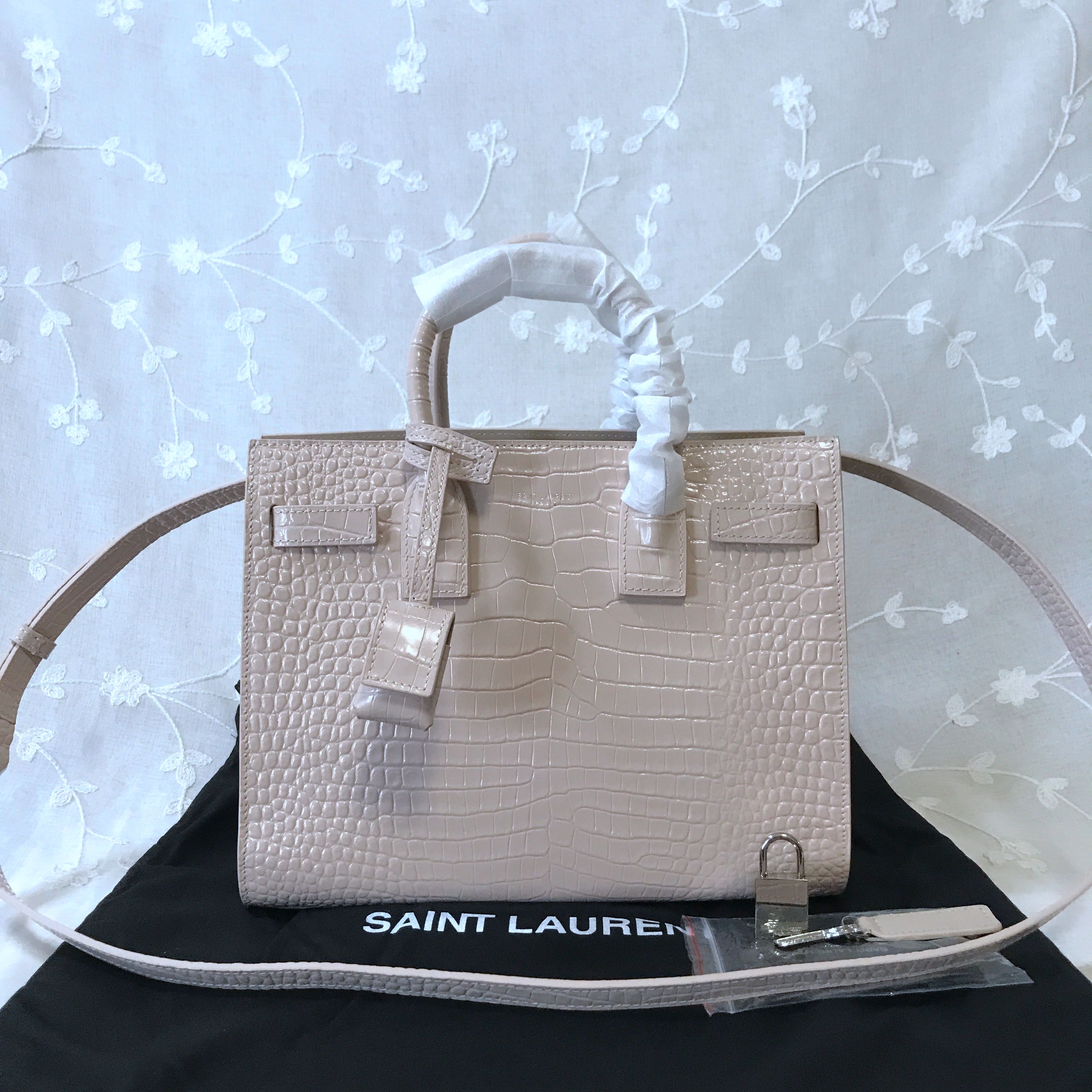 CLASSIC SAC DE JOUR BABY IN GRAIN DE POUDRE EMBOSSED LEATHER