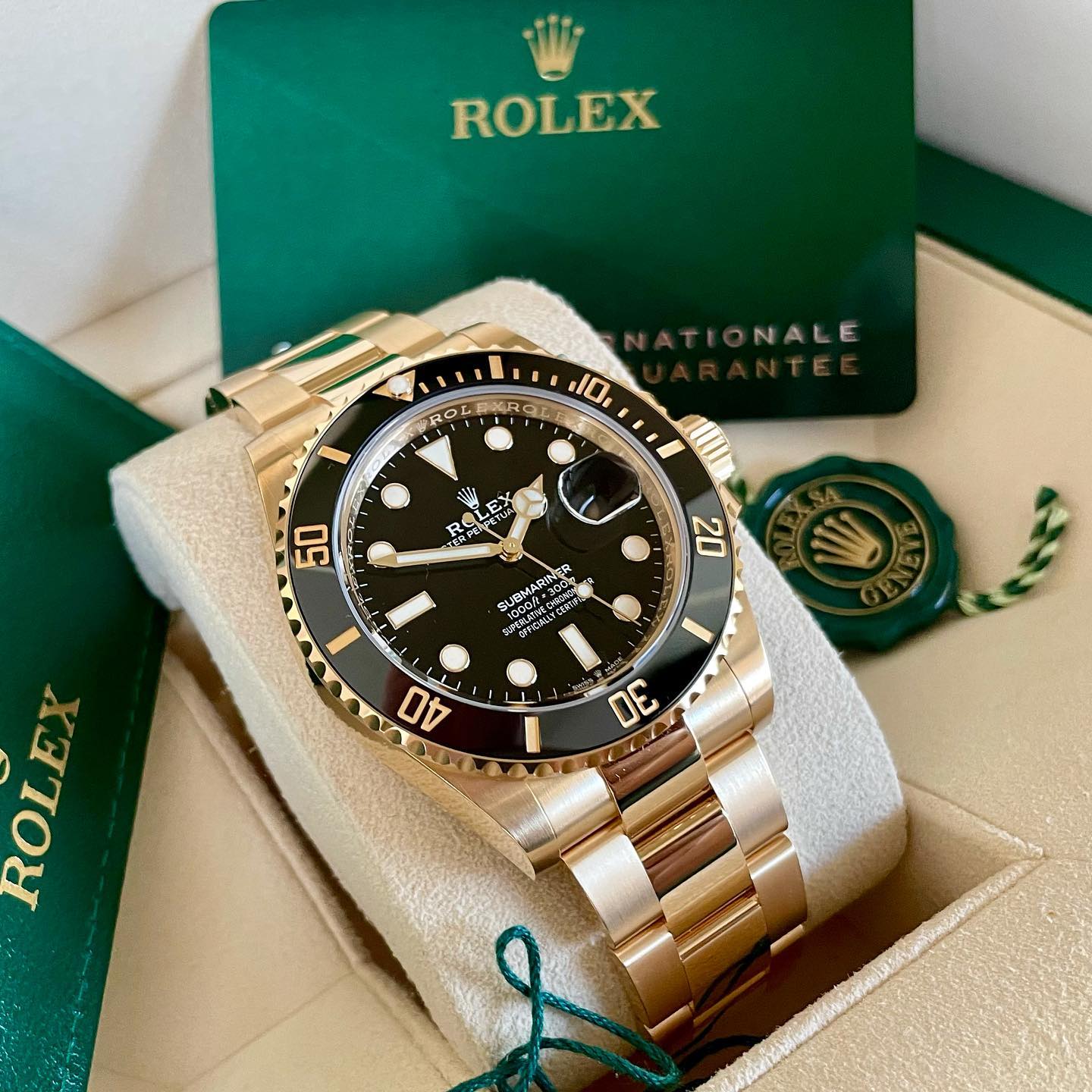 Rolex Submariner Date Yellow Gold 41mm Black Dial/Blue Dial