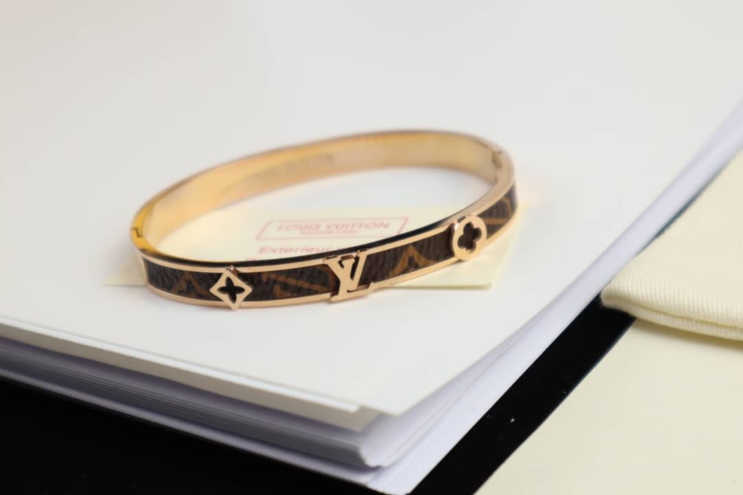 Knockoff Louis Vuitton Logo Bracelet