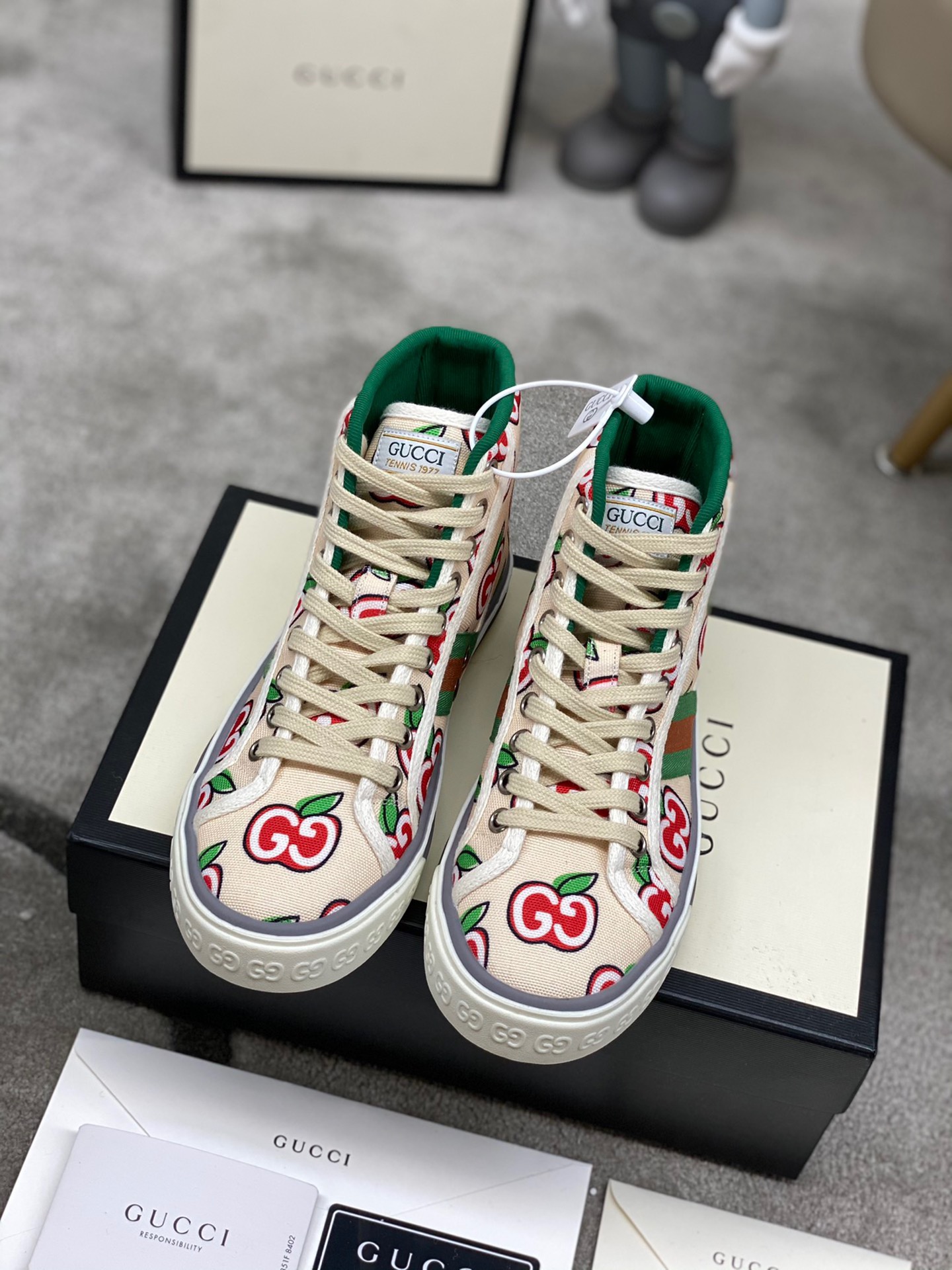 Gucci shoe219