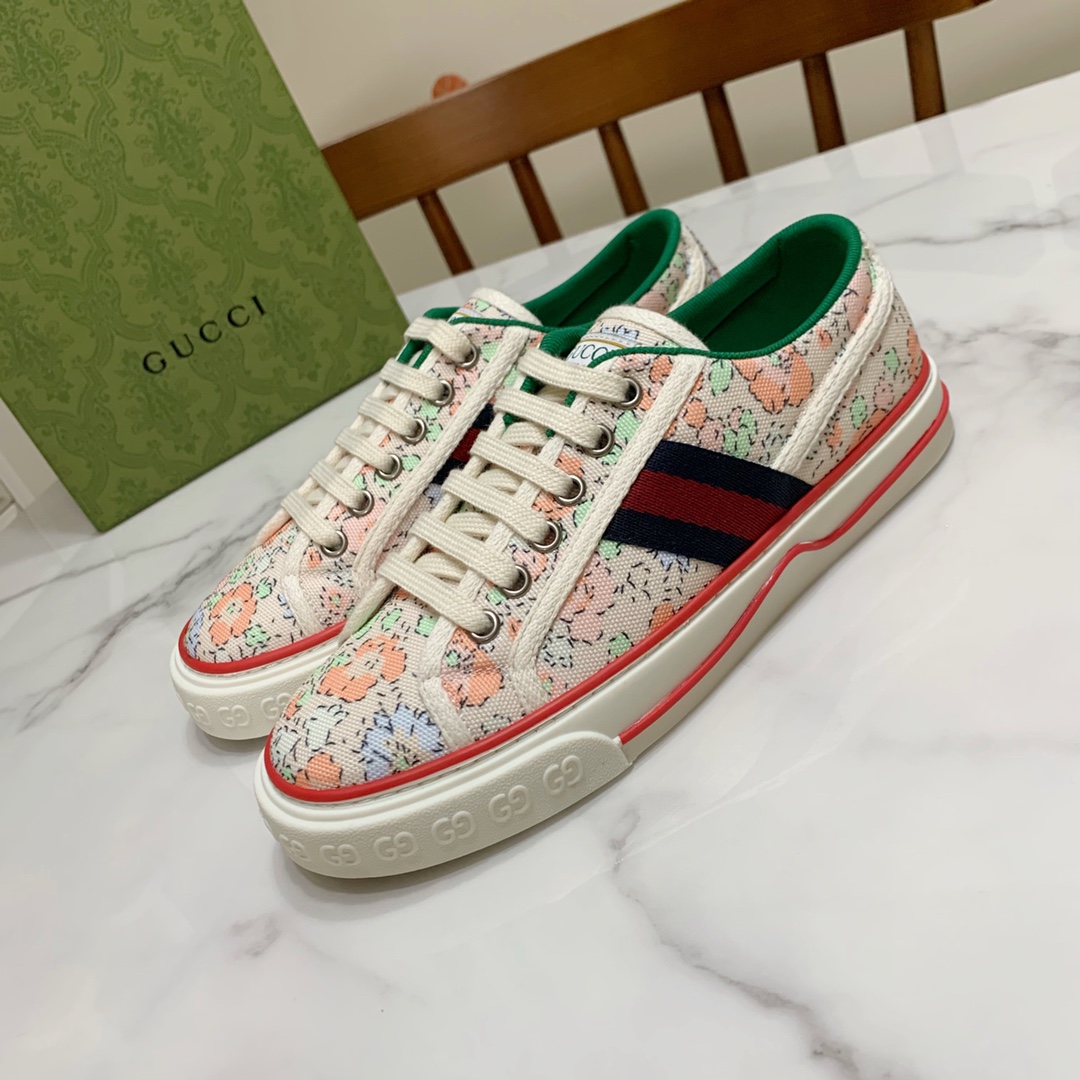 Gucci shoe102