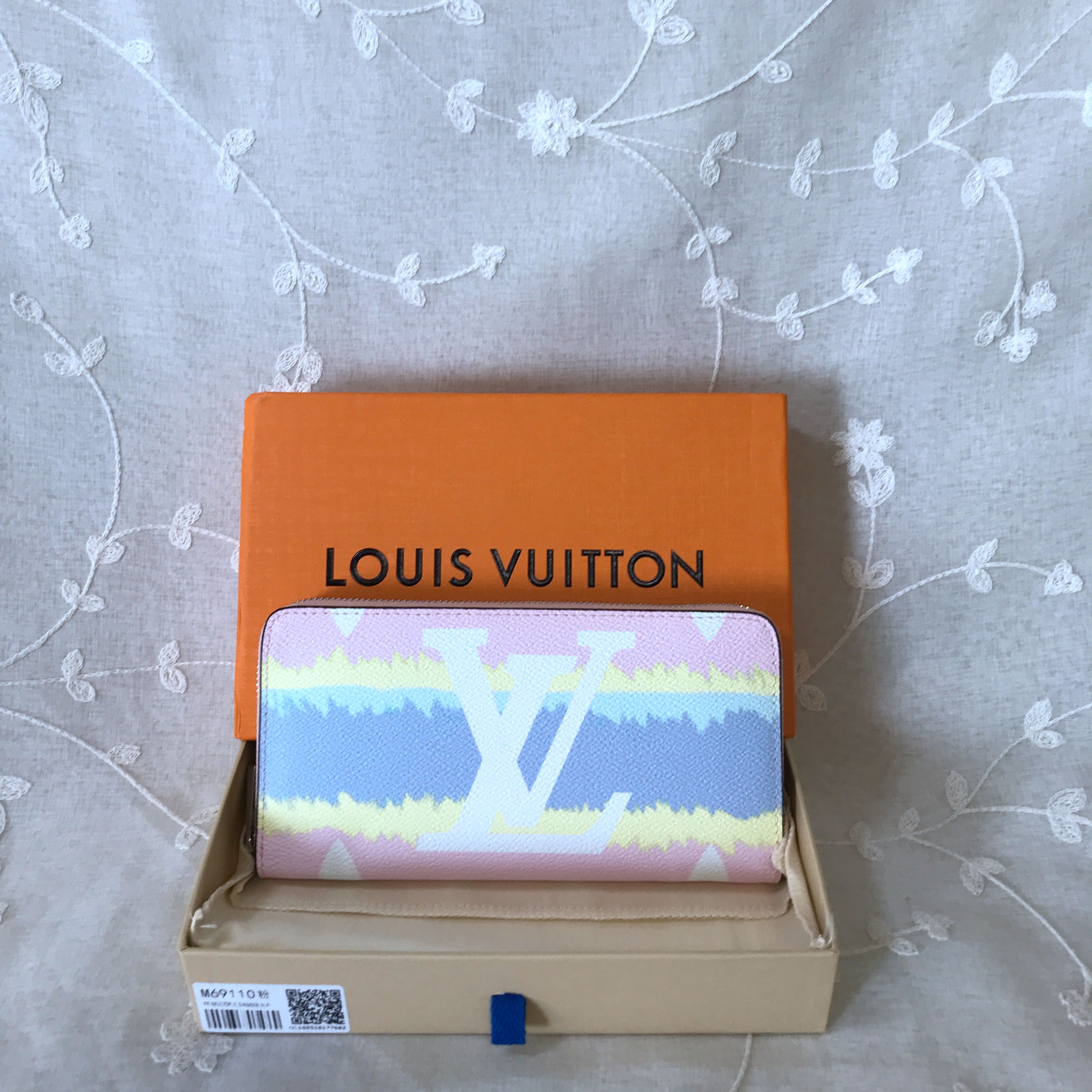 LV Wallet M69110