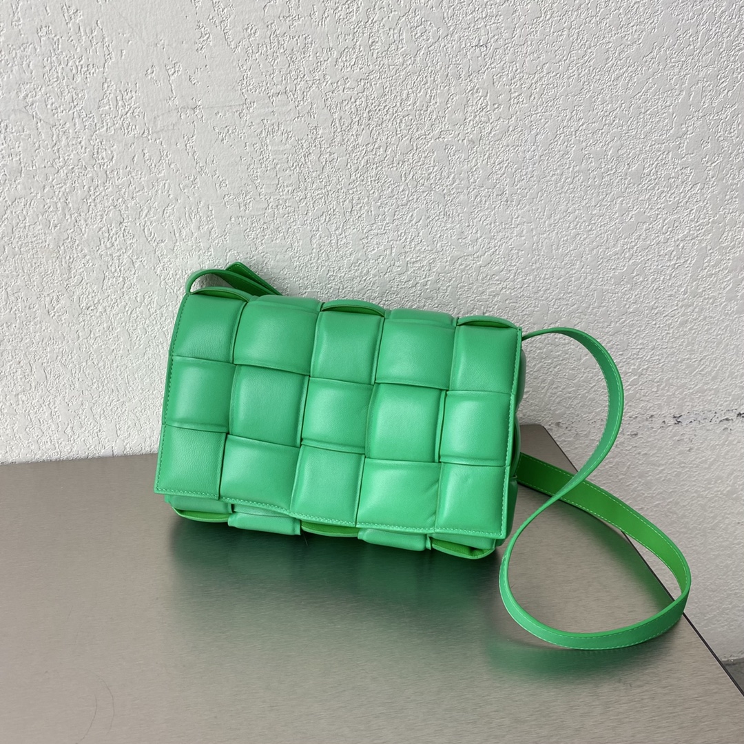 BOTTEGA VENETA THE CHAIN CASSETTE