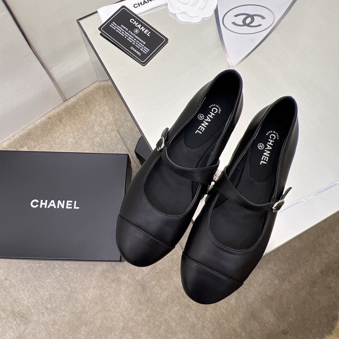 Chanel Shoes135