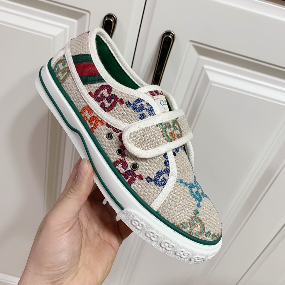 Gucci shoe110