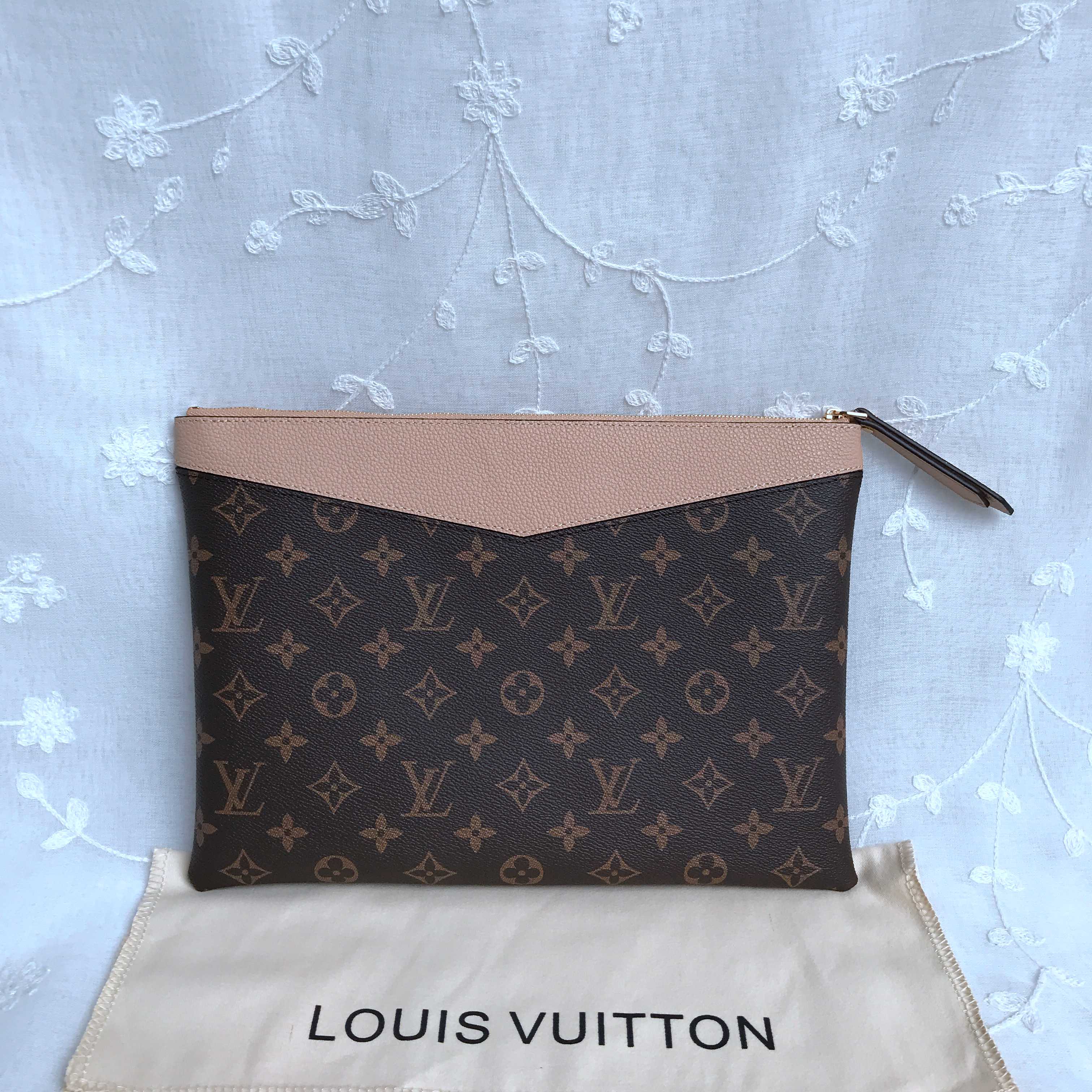 LV Daily Clutch M64591