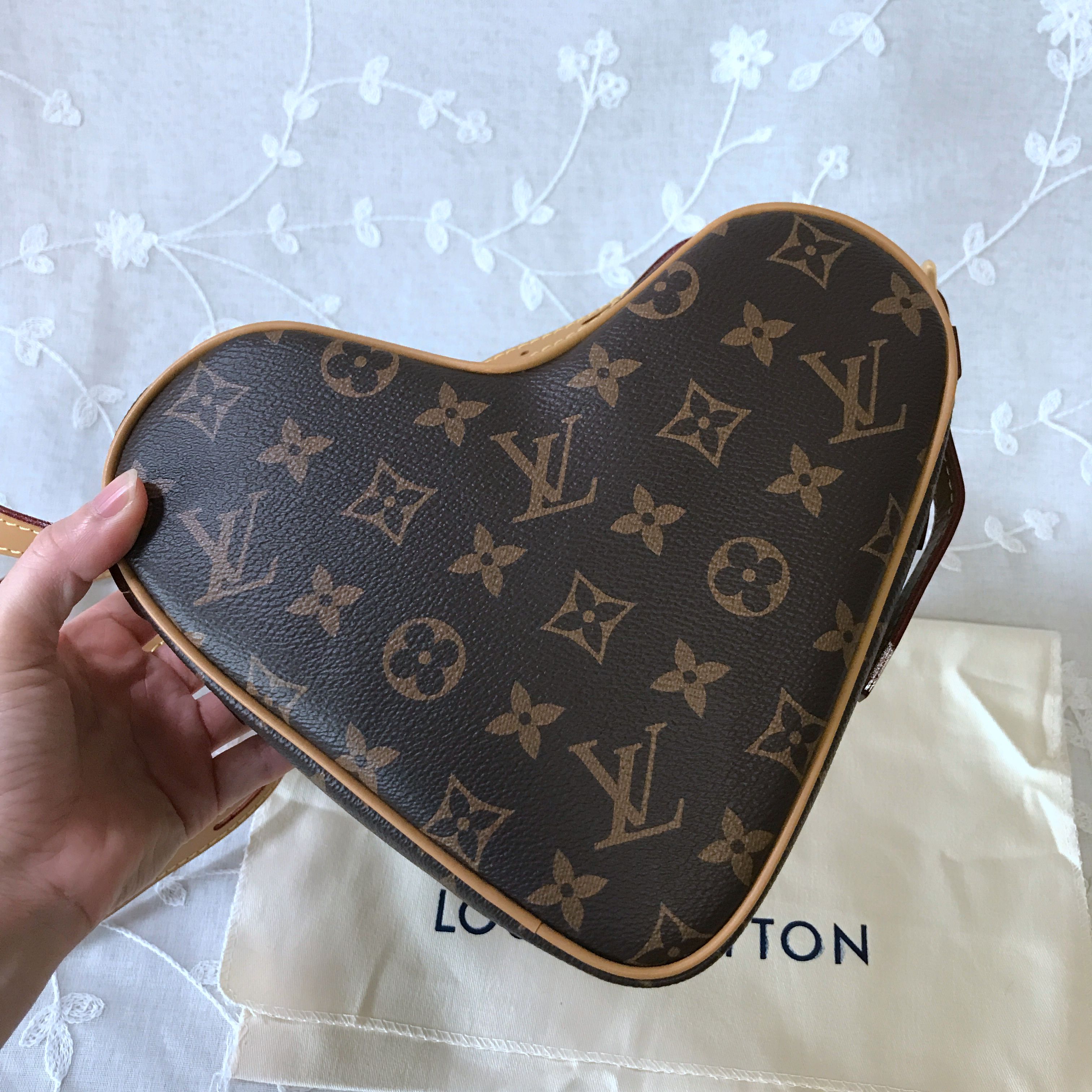 LV BOITE CHAPEAU SOUPLE M57456