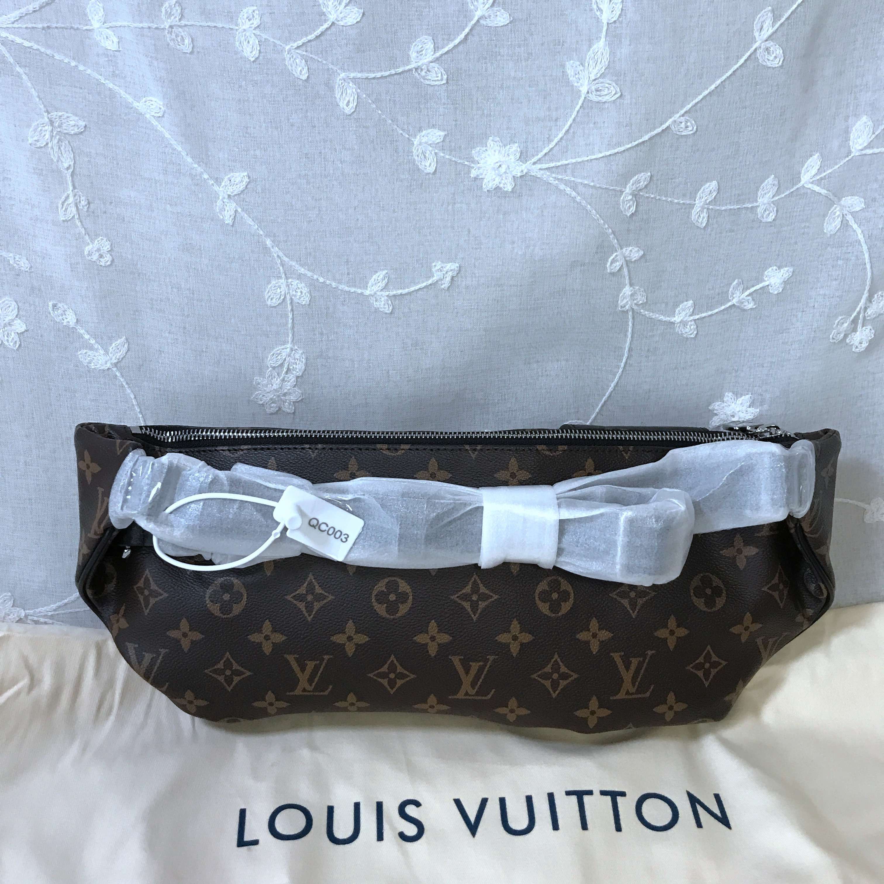 LV CHRISTOPHER BELT BAG M45337