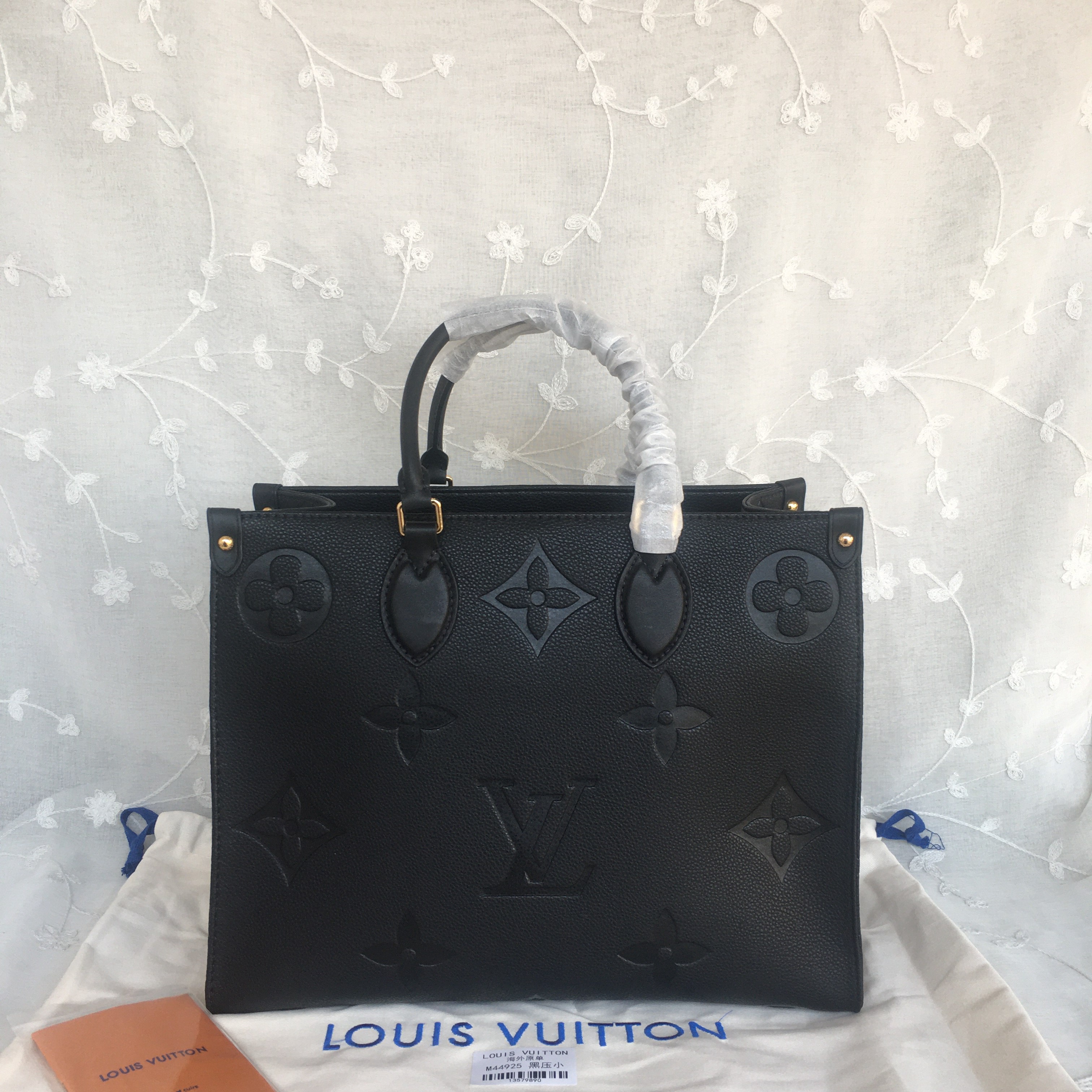 LV  ONTHEGO M44925