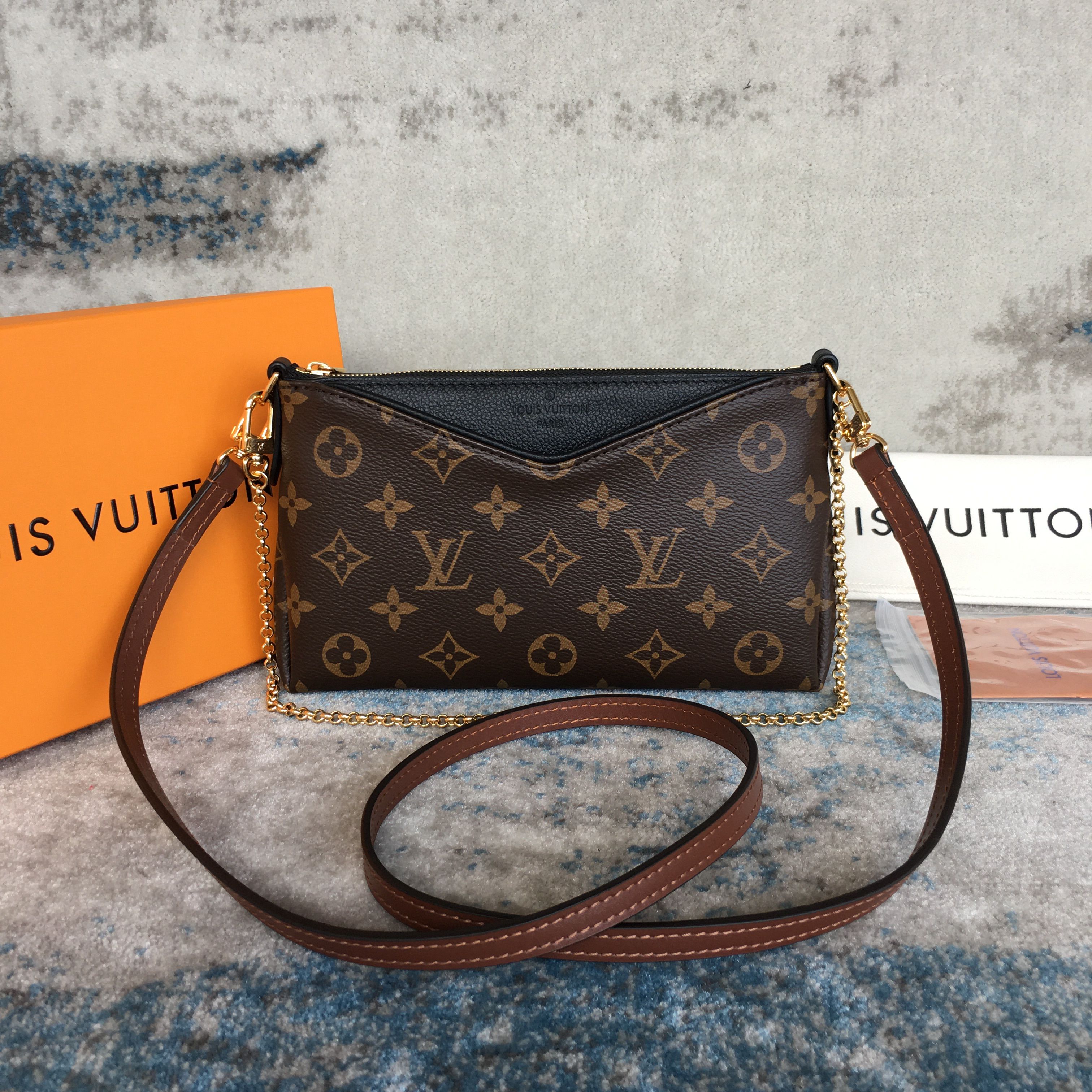 LV PALLAS CLUTCH M41639