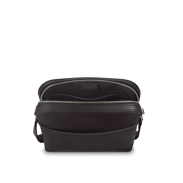 Louis Vuitton District Pochette N23355