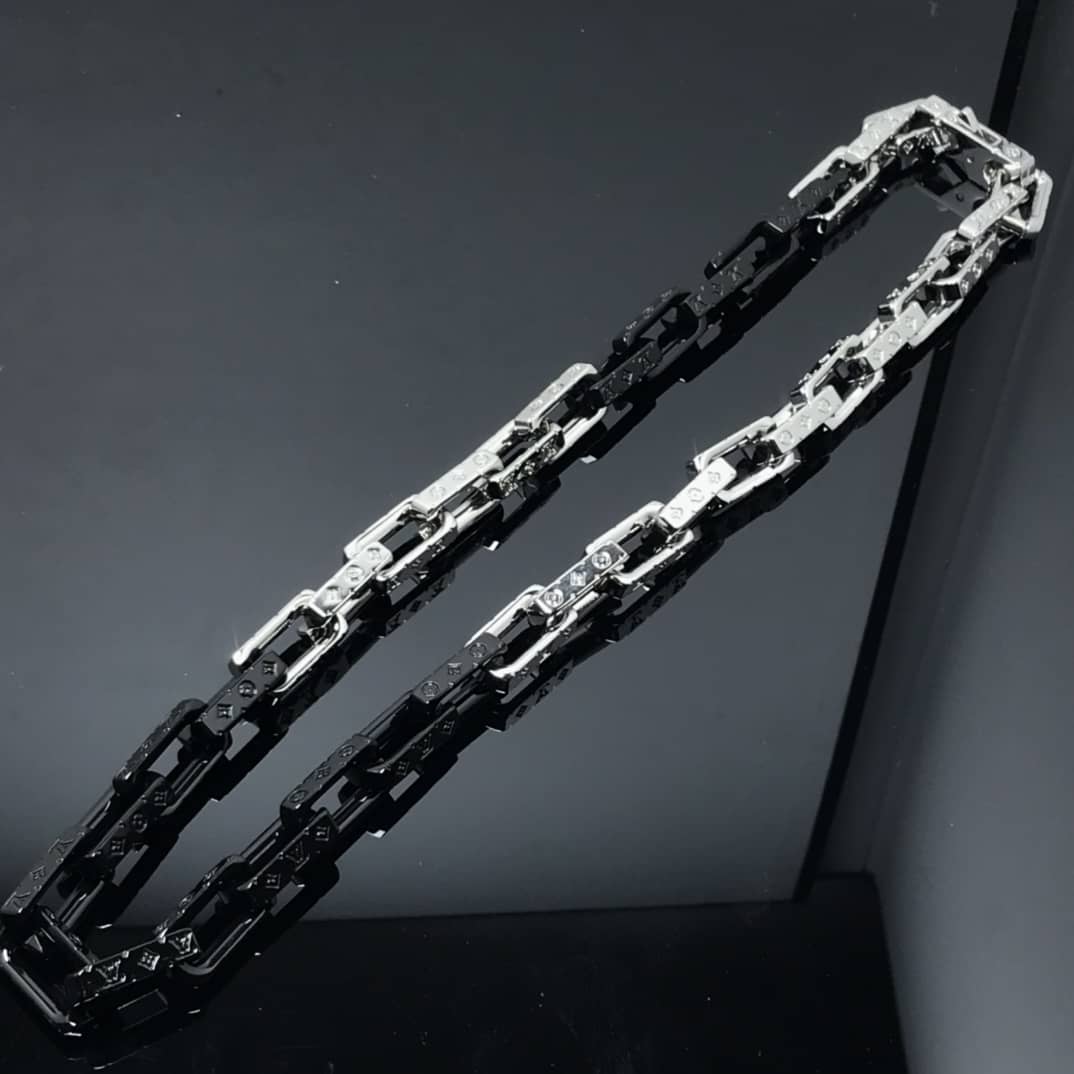 7 Star Louis Vuitton Necklace
