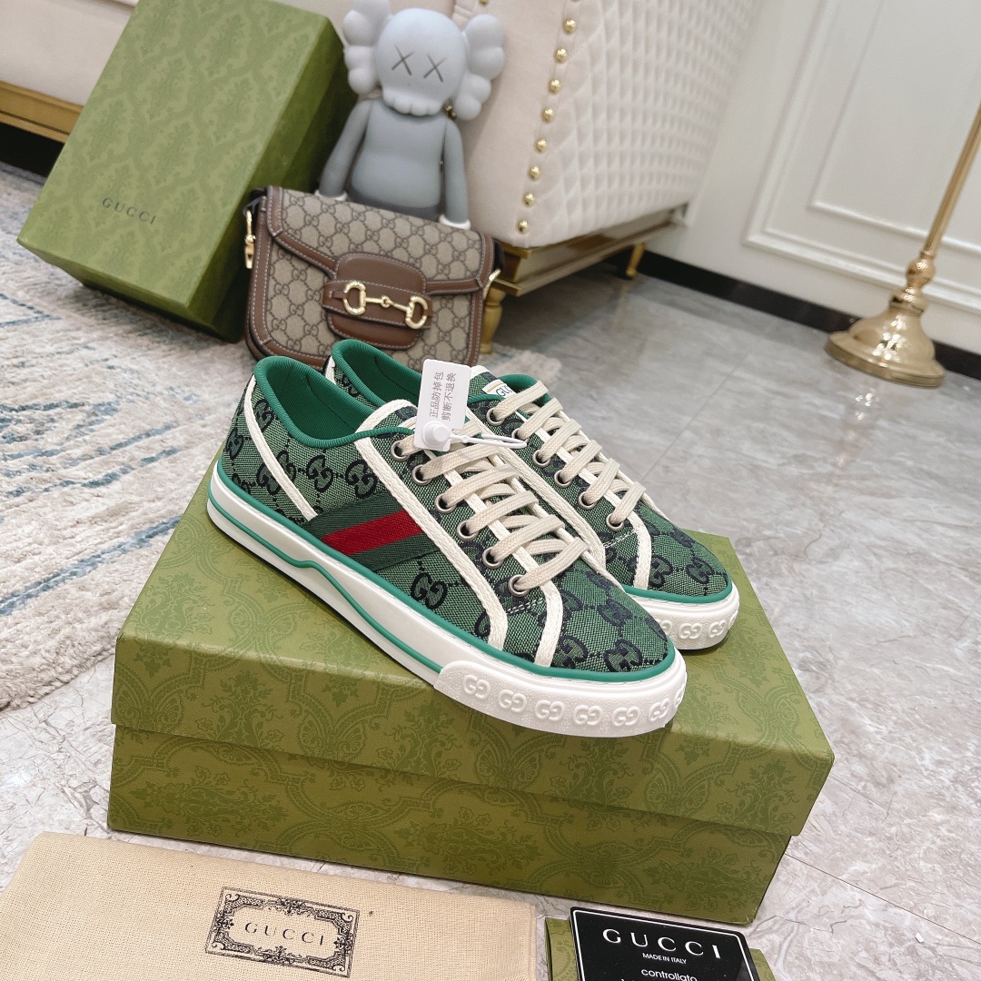 Gucci shoe130
