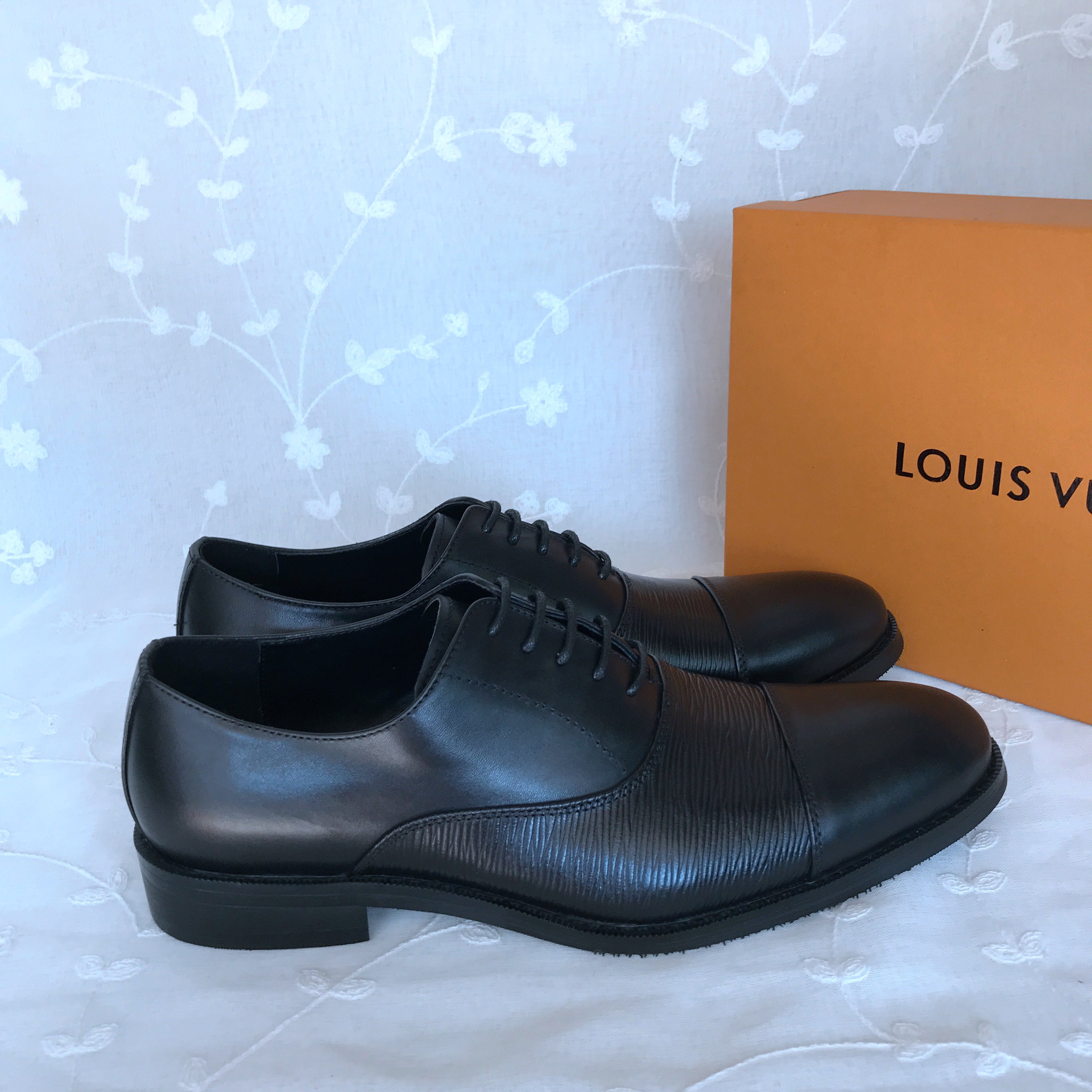 LV leather shoes 832536
