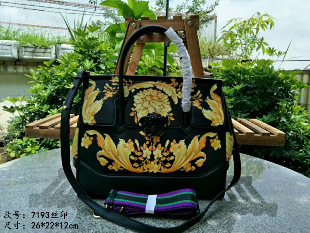 Versace AAA Quality Messenger Bags #631752