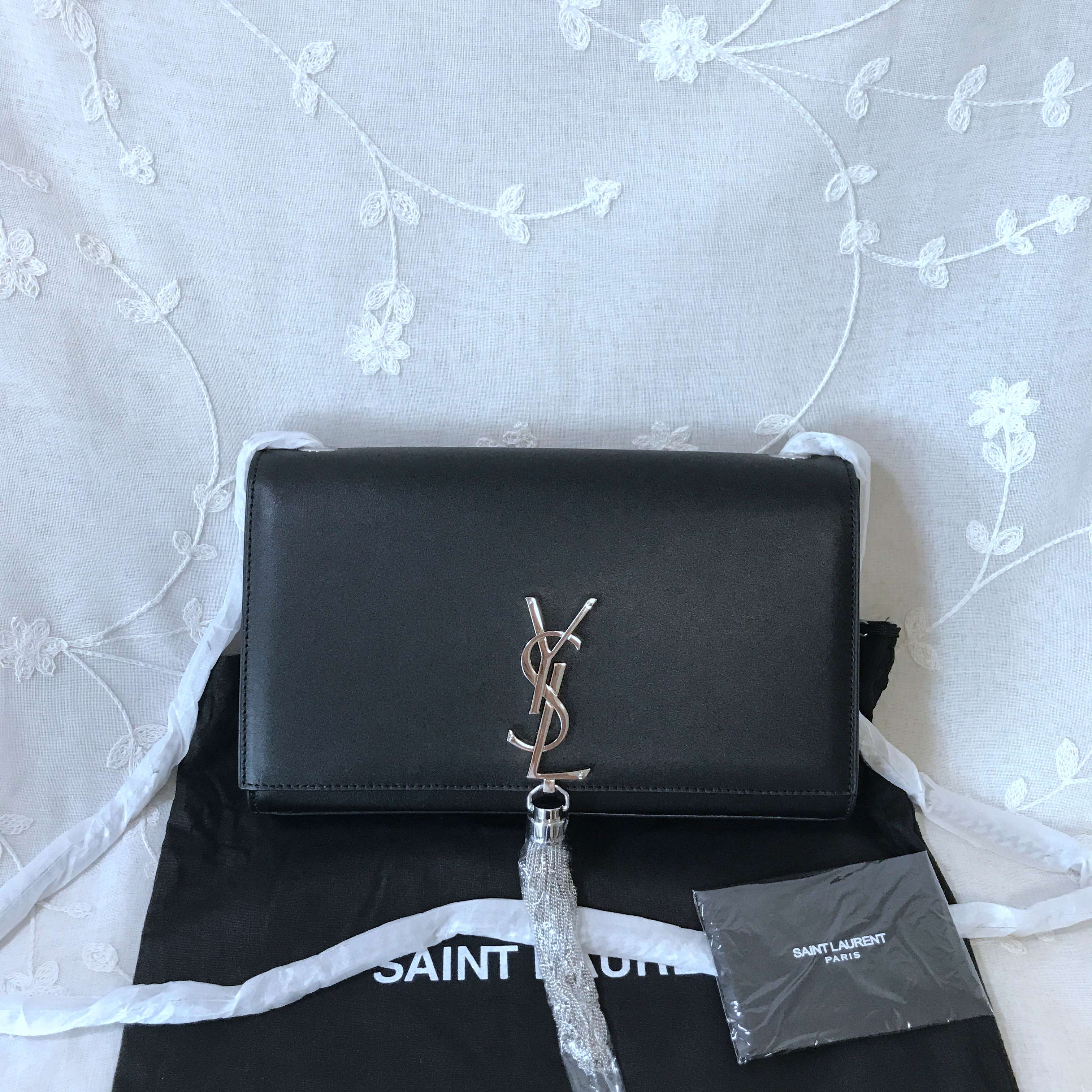 KATE CHAIN WALLET WITH TASSEL IN GRAIN DE POUDRE EMBOSSED LEATHER