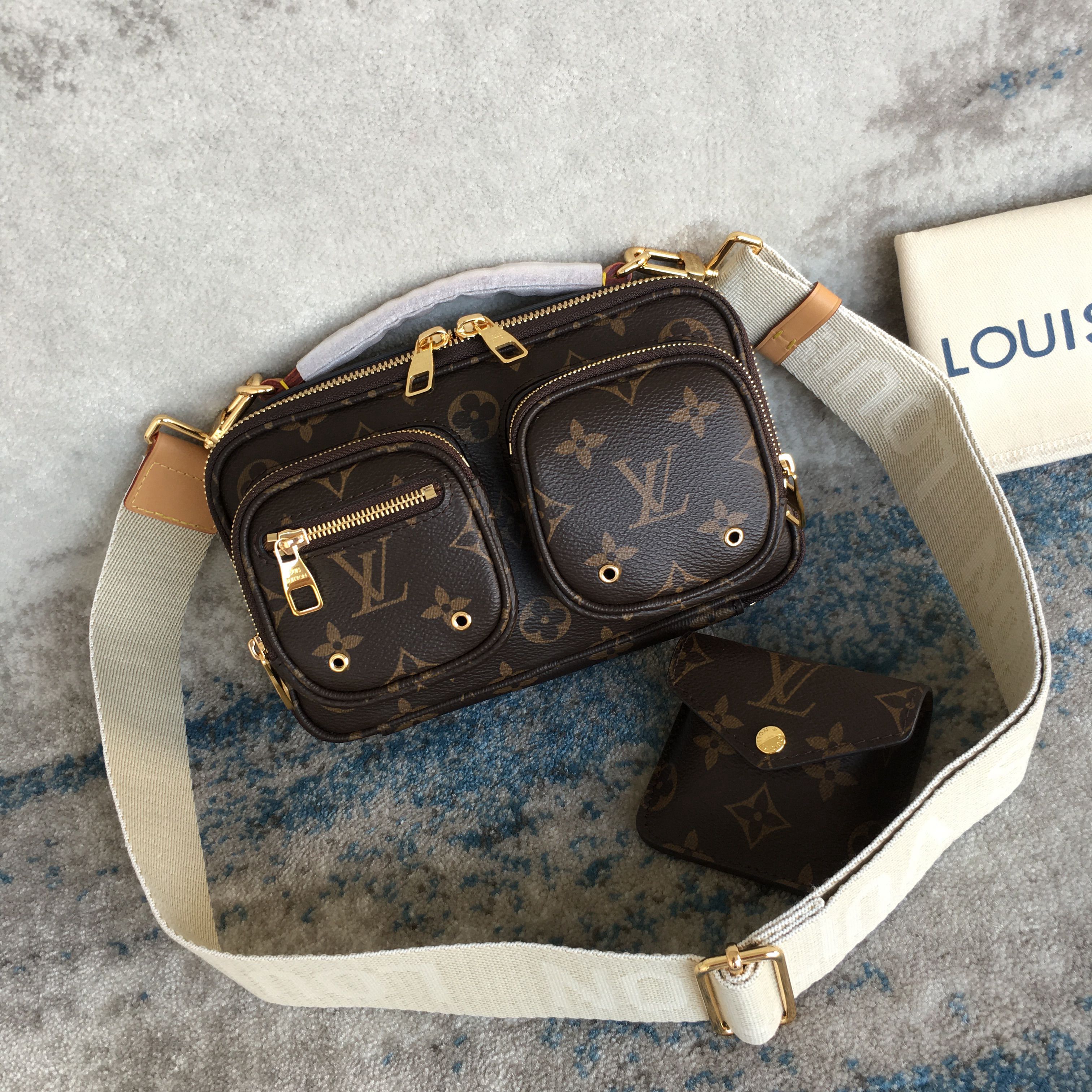 LV UTILITY CROSSBODY M80446