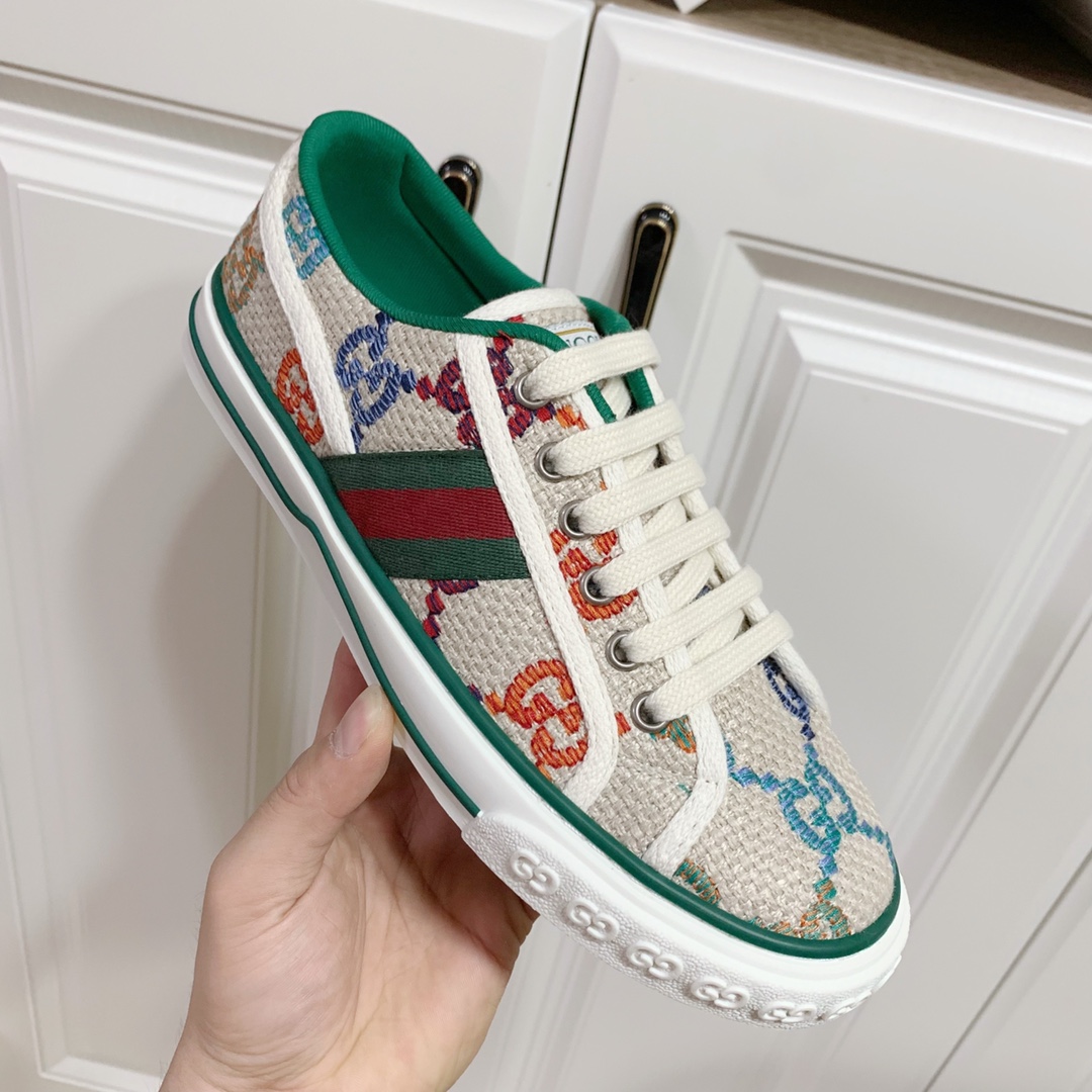 Gucci shoe104