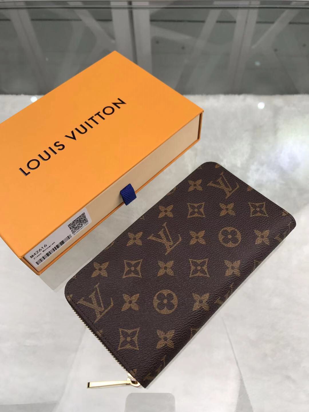 LV ZIPPY WALLET M42616
