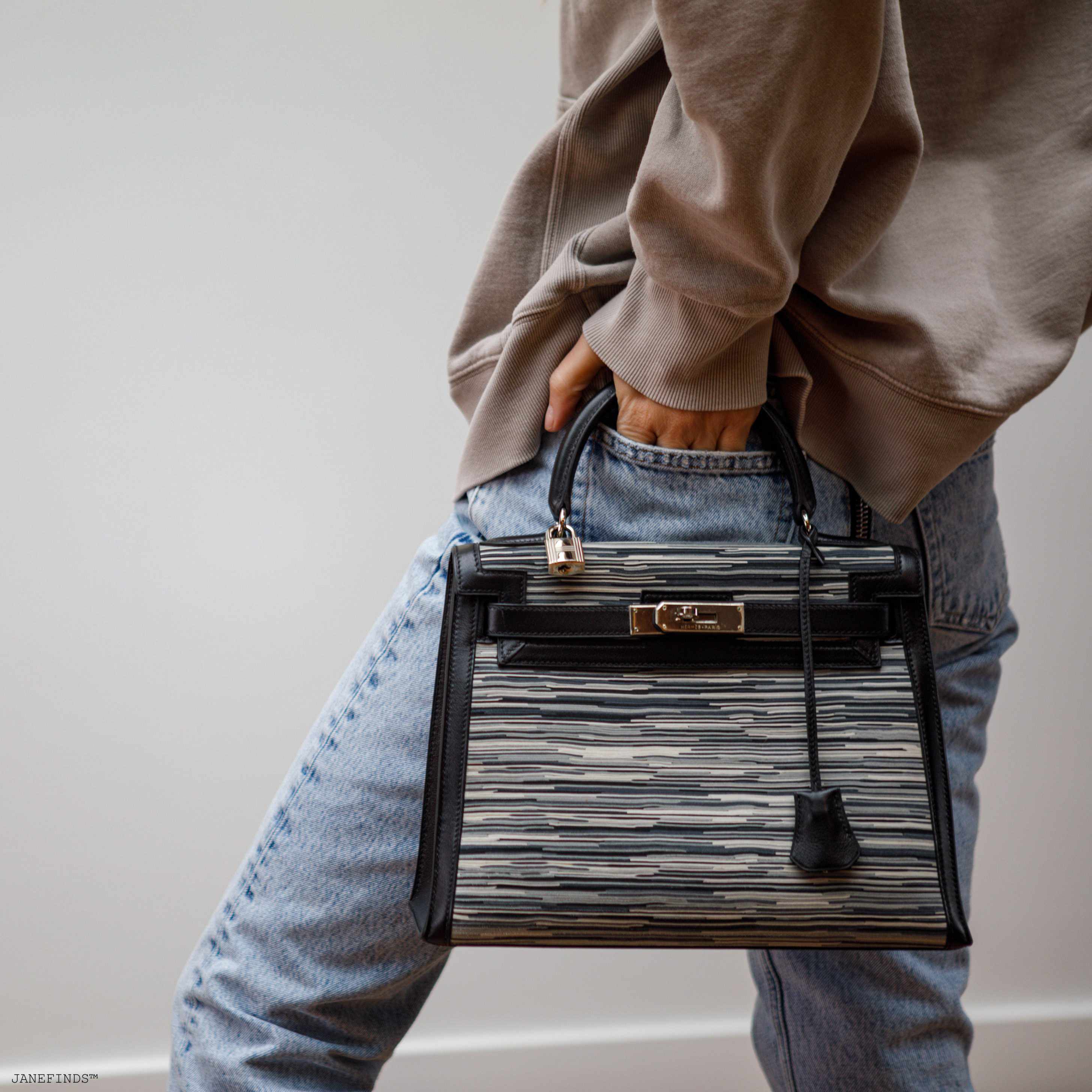 Hermès Kelly 28 Sellier Black Box & Vibrato Leather Palladium Hardware - 2000, D Square