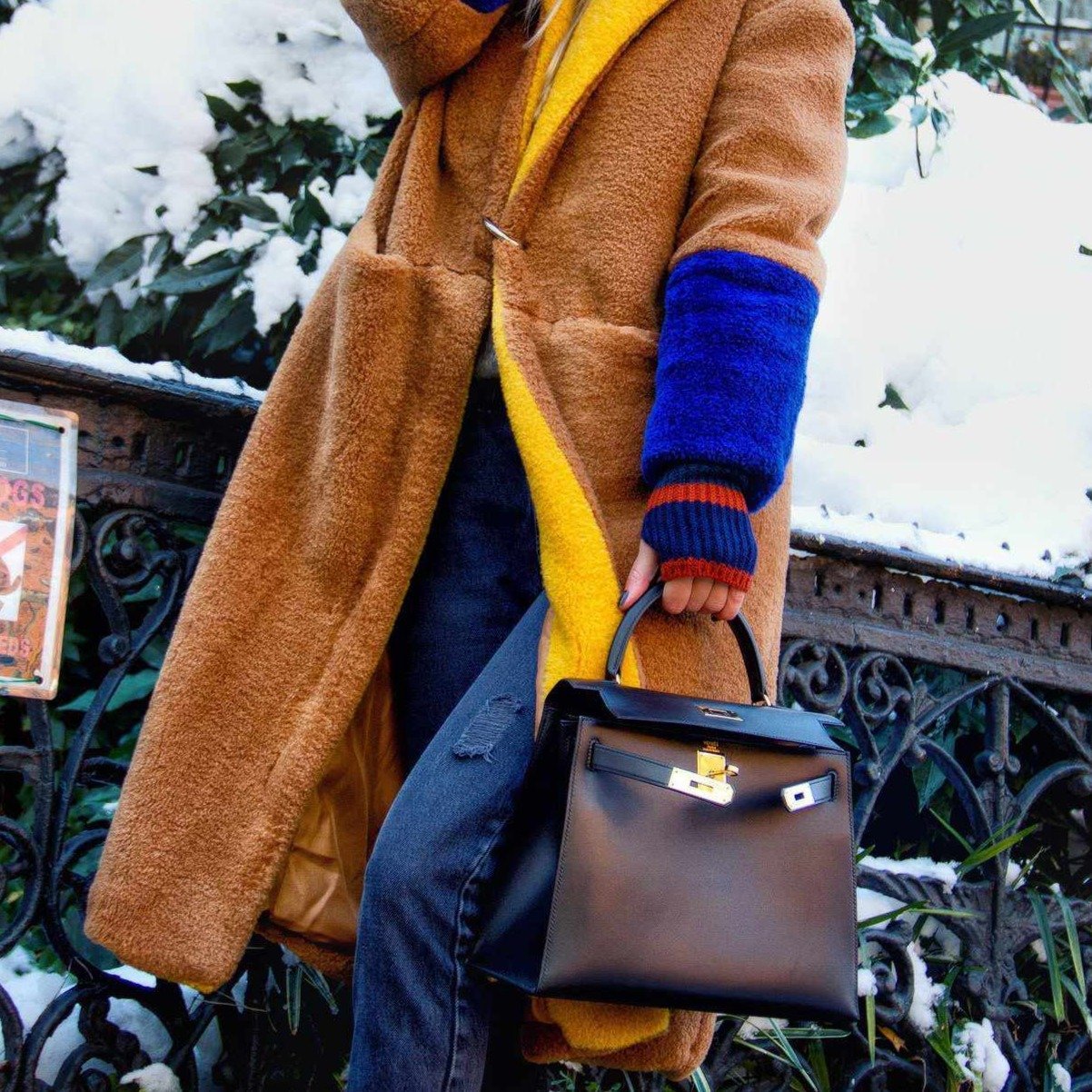 Hermès Kelly 28 Black Box Gold Hardware • Rare