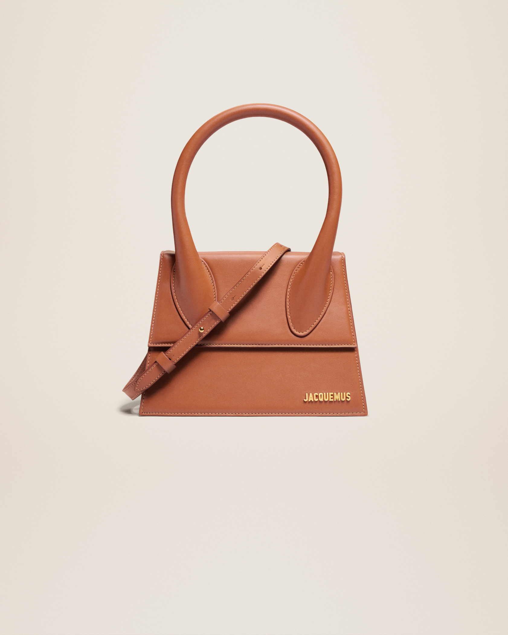 jacquemus Le grand Chiquito LE RAPHIA Large signature handbag.
