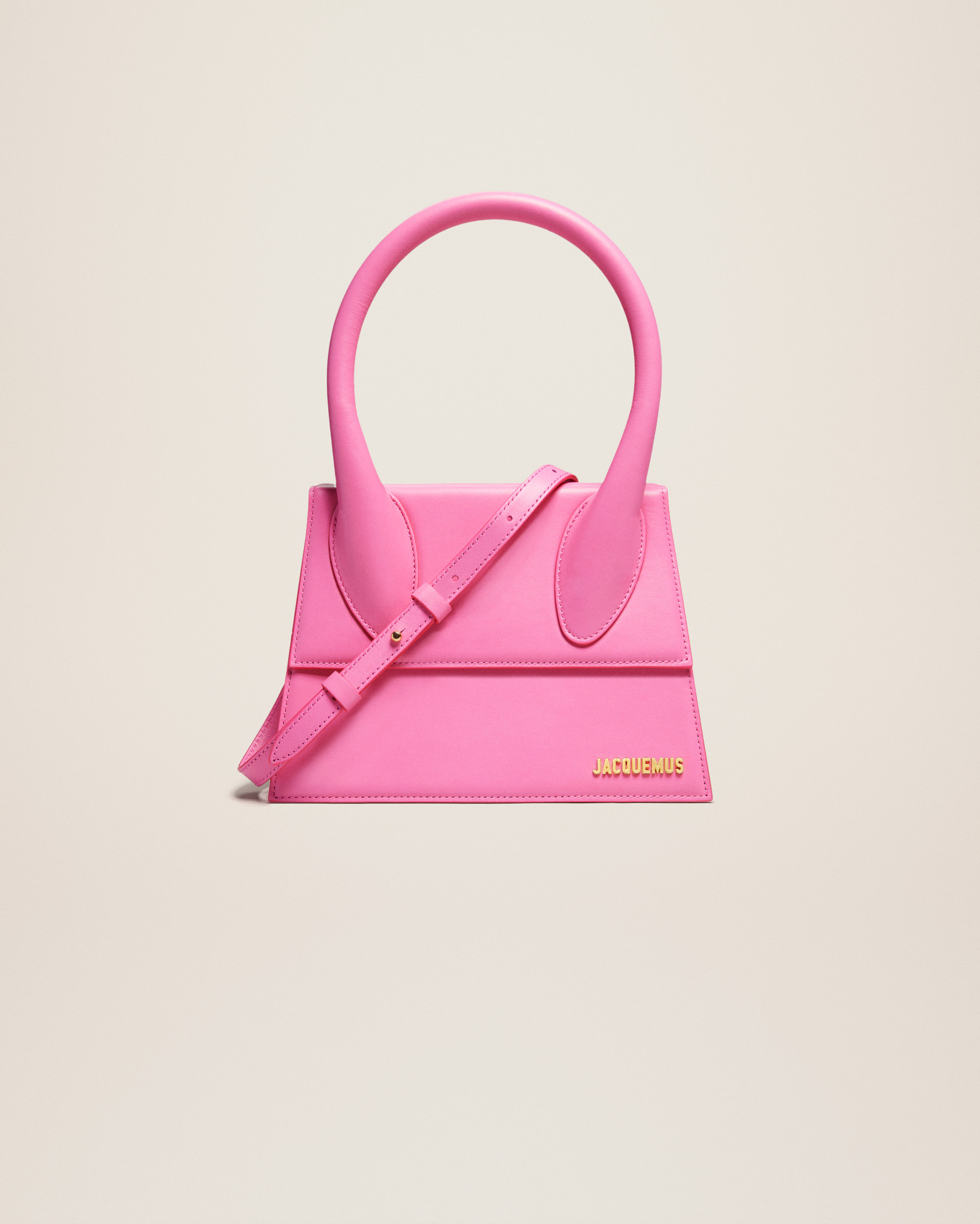 jacquemus Le grand Chiquito LE PAPIER Large signature handbag.