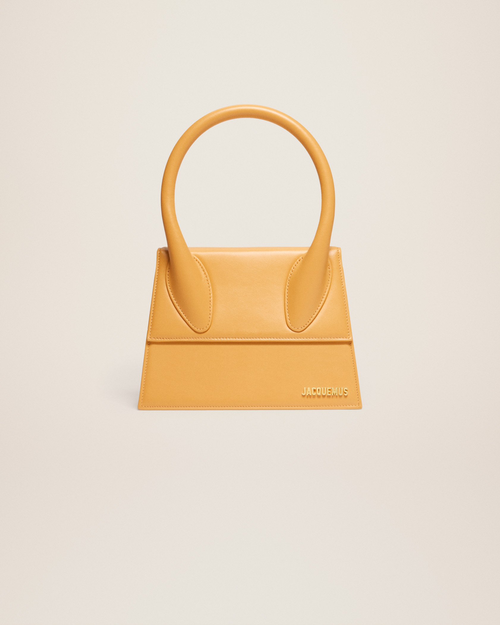 jacquemus Le grand Chiquito LE RAPHIA Large signature handbag.