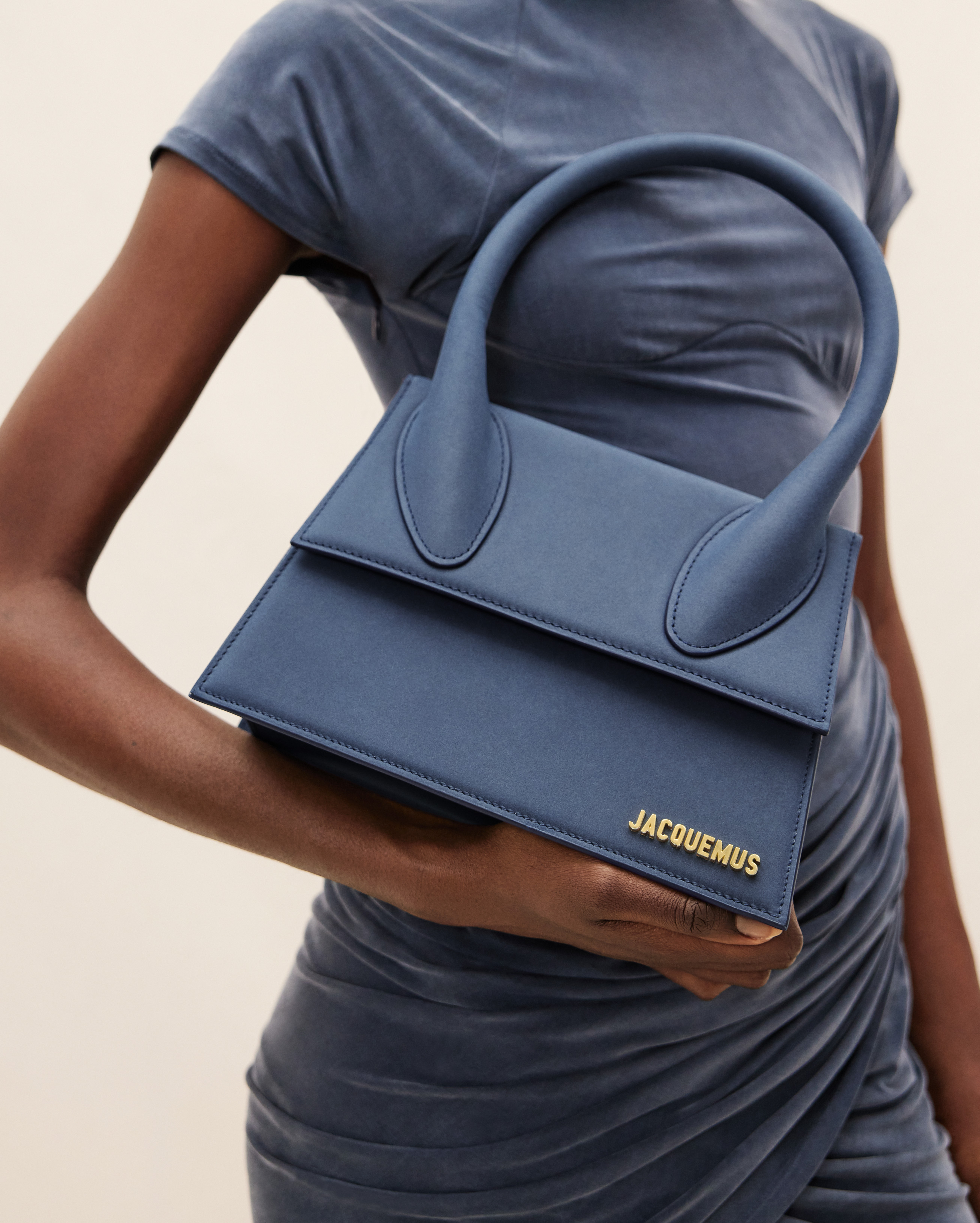 jacquemus Le grand Chiquito LE RAPHIA Large signature handbag.