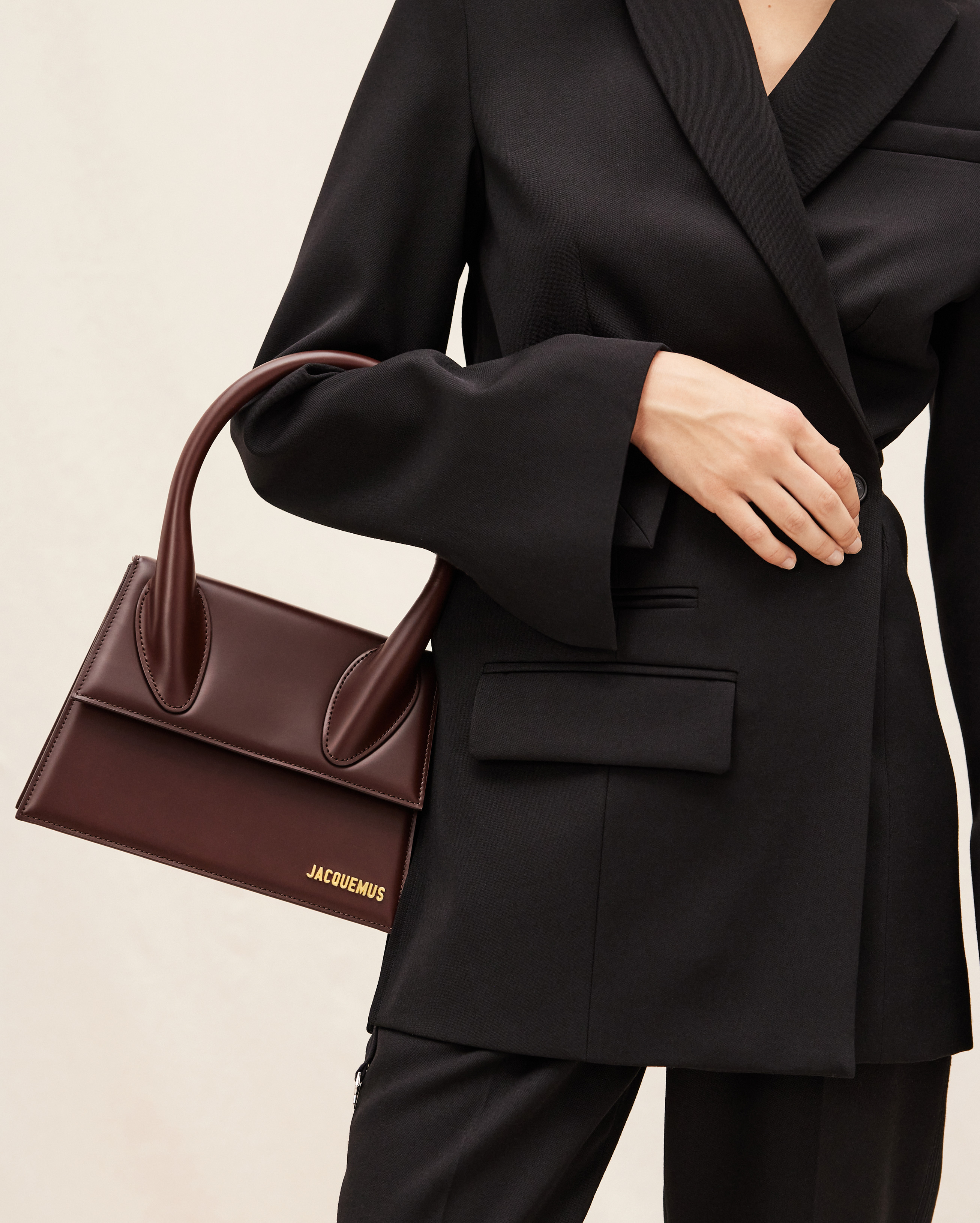 jacquemus Le grand Chiquito LE RAPHIA Large signature handbag.