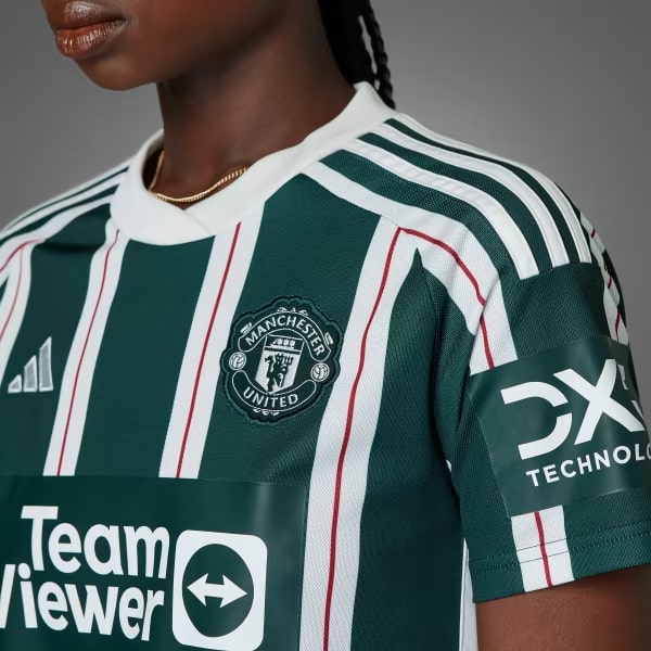 La magie des couleurs: créez le maillot de football parfait avec MOMUTO