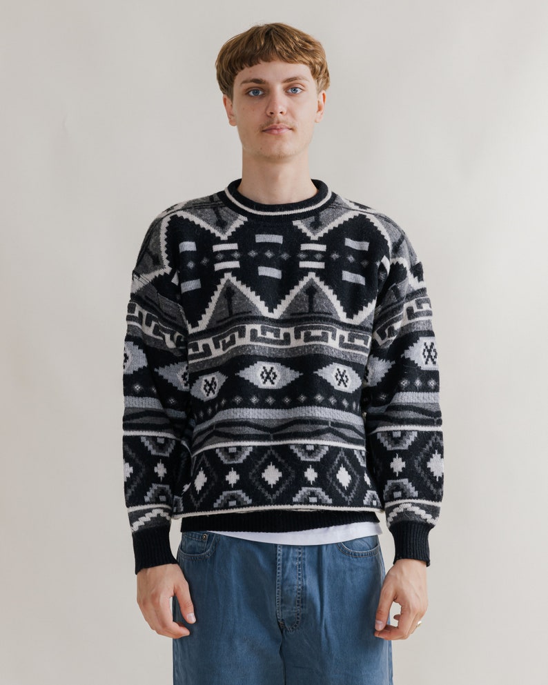 Vintage 90s Graphic Monochrome Roundneck Men Jumper M/L