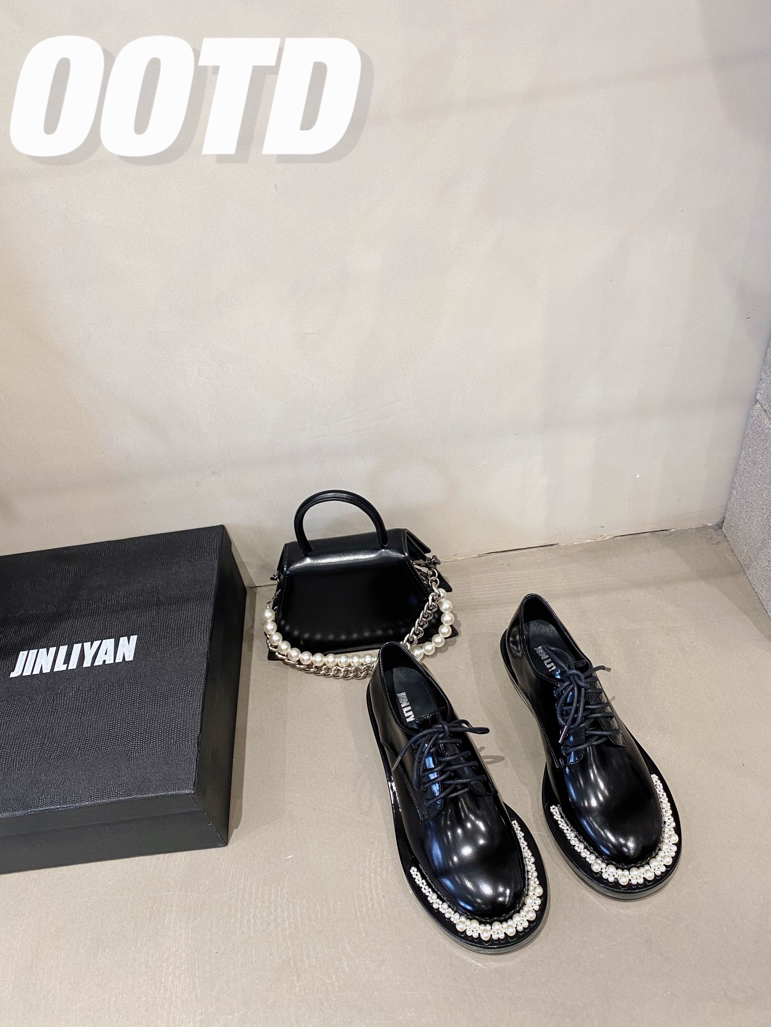 SR&HM | 𝟐𝟎𝟐𝟏/𝐒𝐒 𝐧𝐞𝐰 SR&HM original custom cowhide upper Hand-stitched pearl along the strip