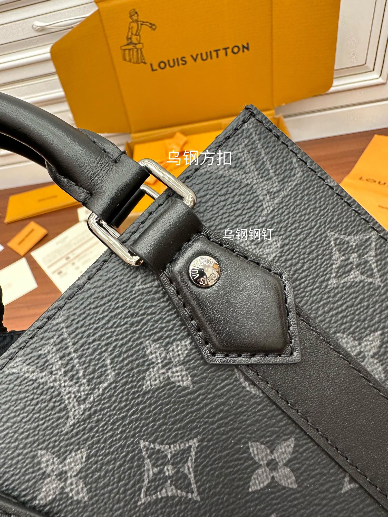 Louis Vuitton M46453