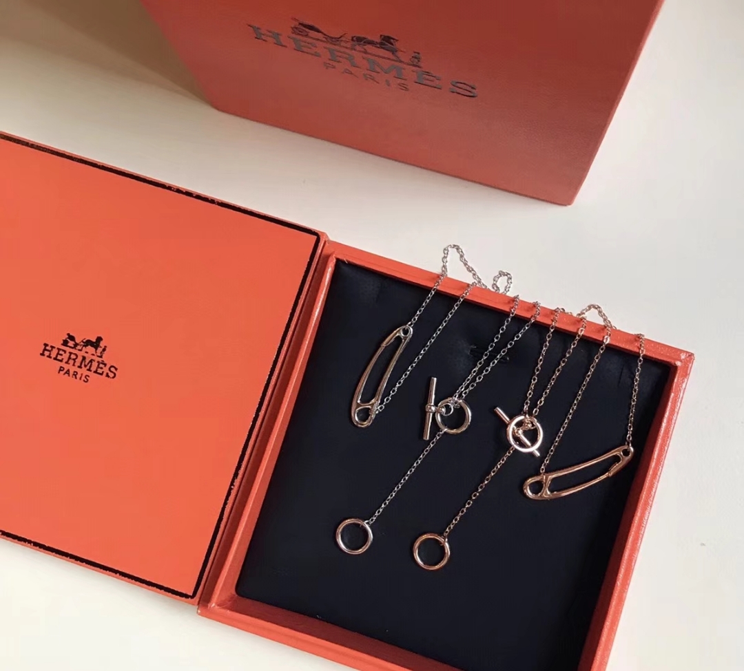 Hermes necklace