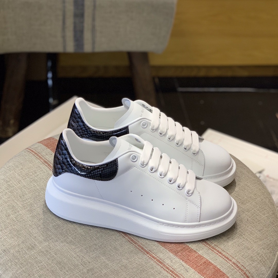 Alexander McQueen MQ Grey paint snake-grain pattern tail Sneakers