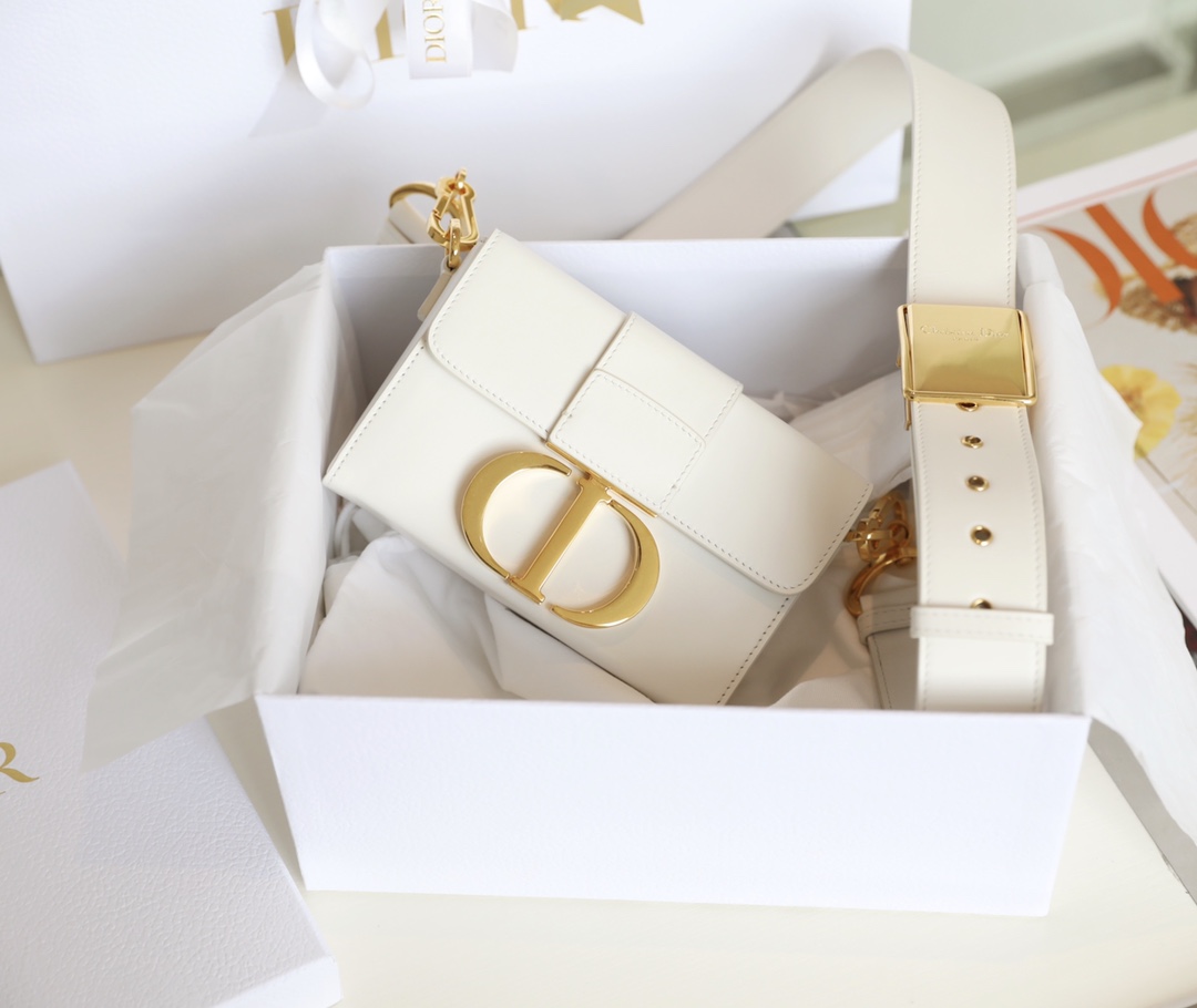 Montaigne 𝙢𝙞𝙣𝙞 box bag