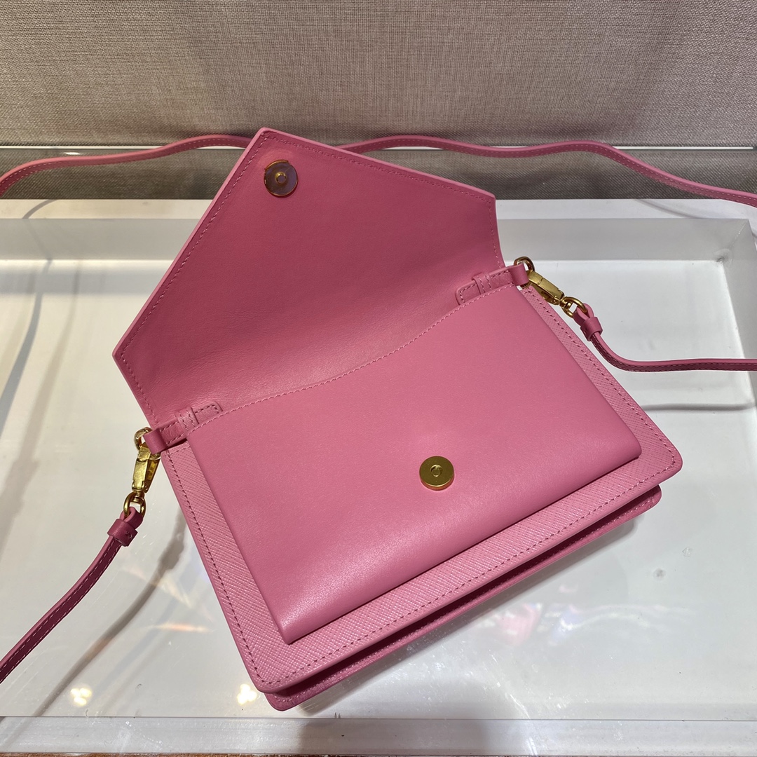 𝐏𝐑𝐀𝐃𝐀 Crossbody bag 1BP020