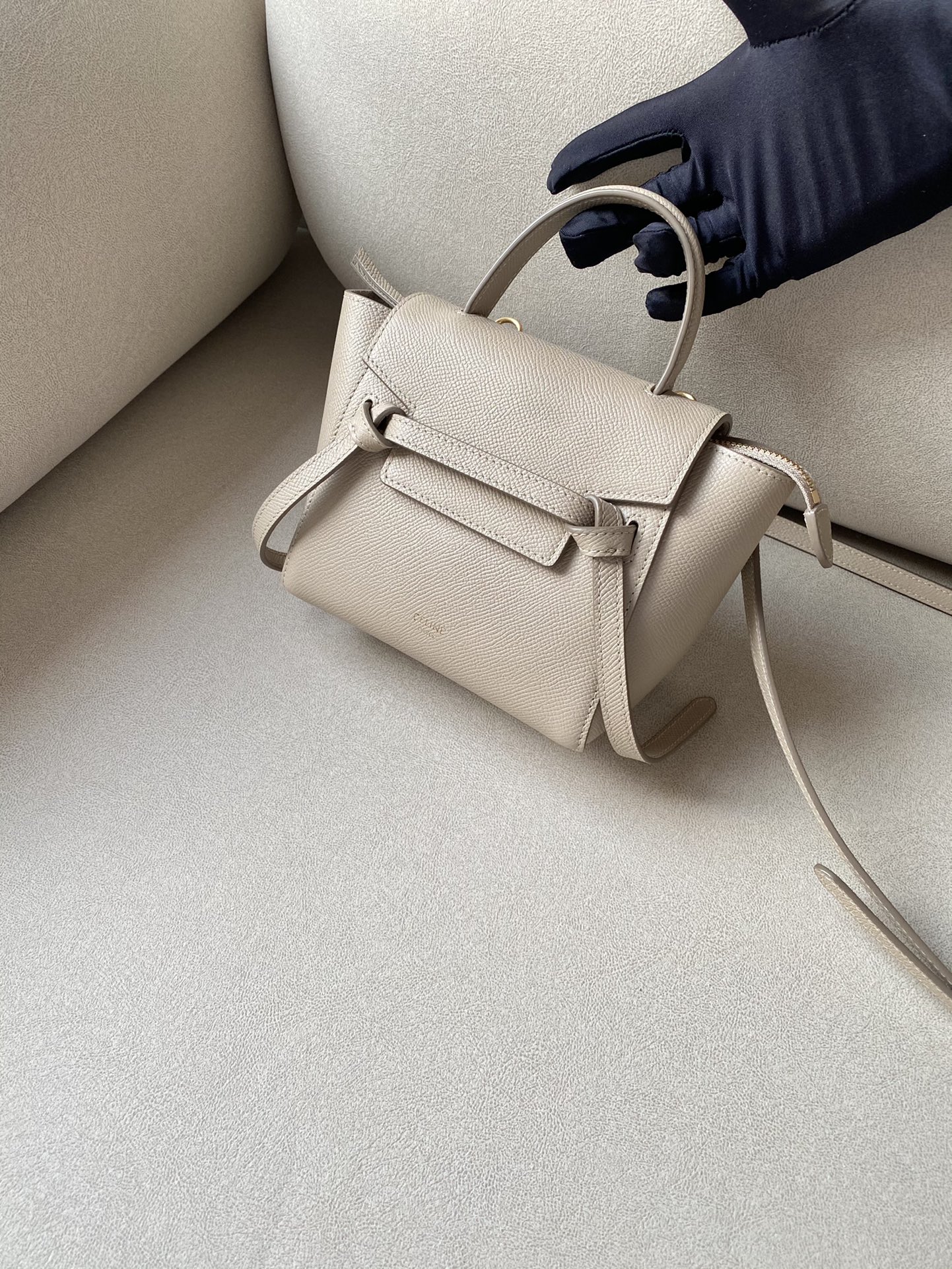 𝐂𝐞𝐥𝐢𝐧𝐞 𝐛𝐞𝐥𝐭 𝐩𝐢𝐜𝐨 𝟏𝟔𝐜𝐦 Grained Calfskin Bag