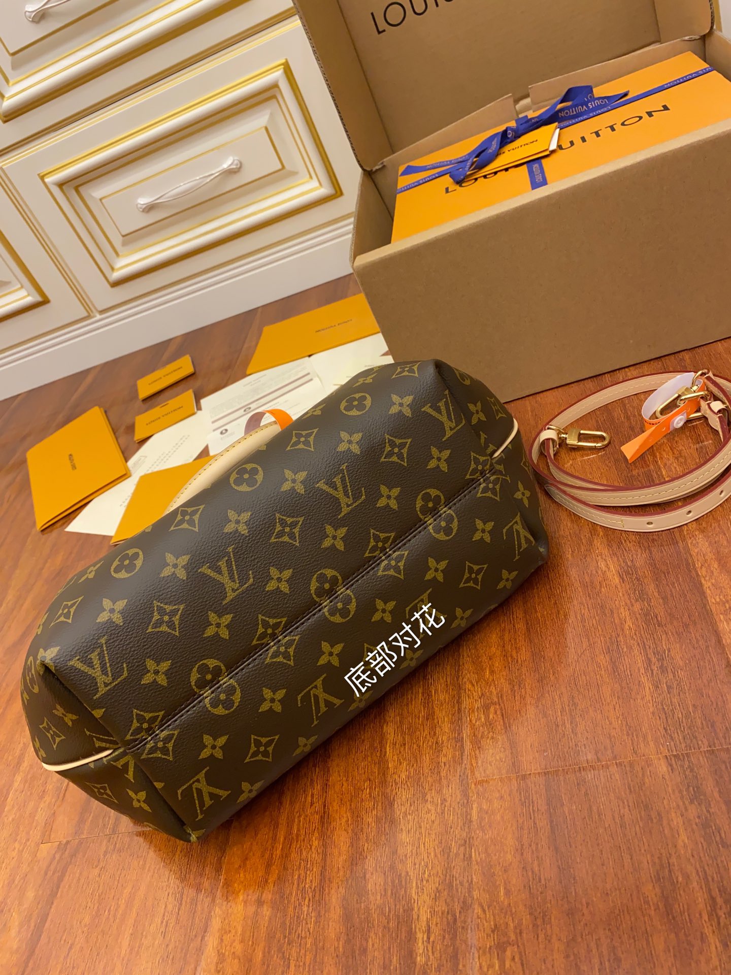 Louis Vuitton Large M48814