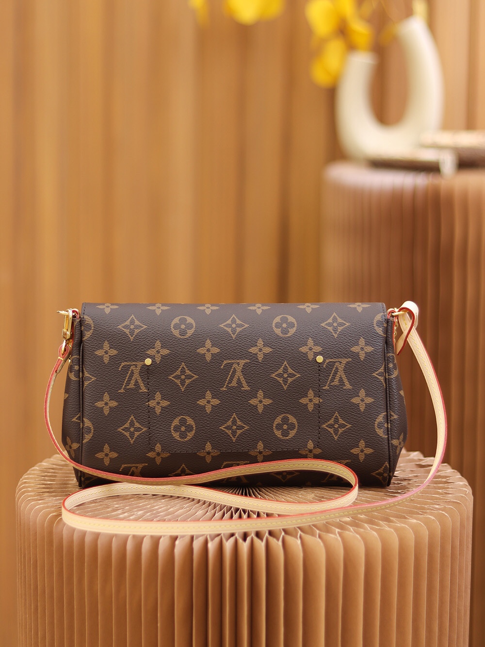 Louis Vuitton 𝐅𝐀𝐕𝐎𝐑𝐈𝐓𝐄 M40718