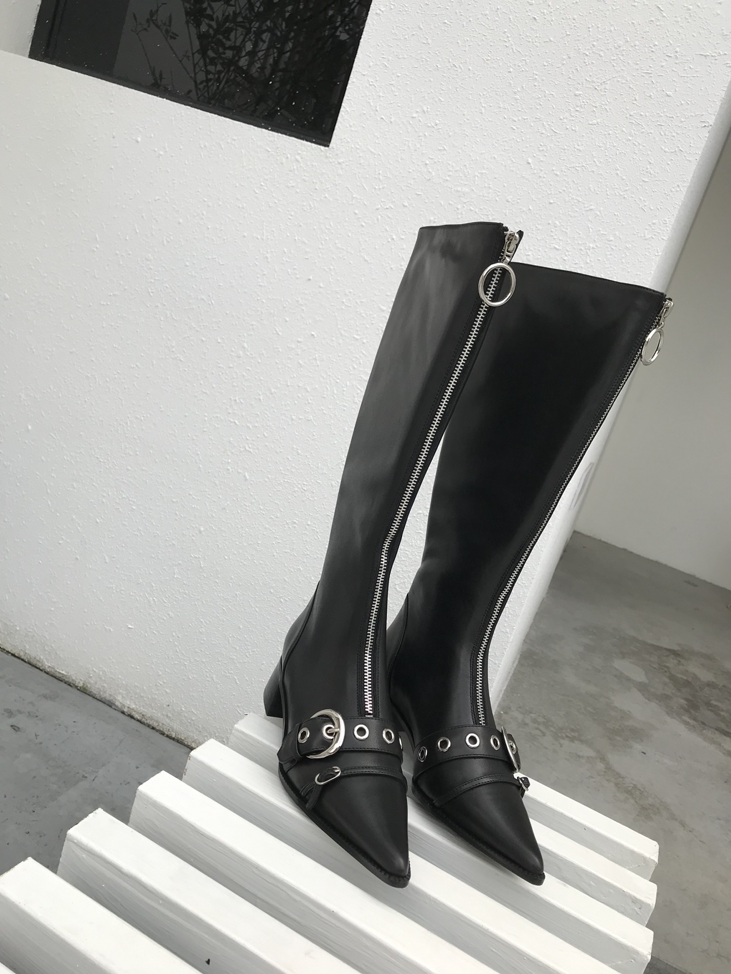 𝘾𝙃𝙄𝙉 𝘾𝙃𝙄𝙉 Thigh-high boots